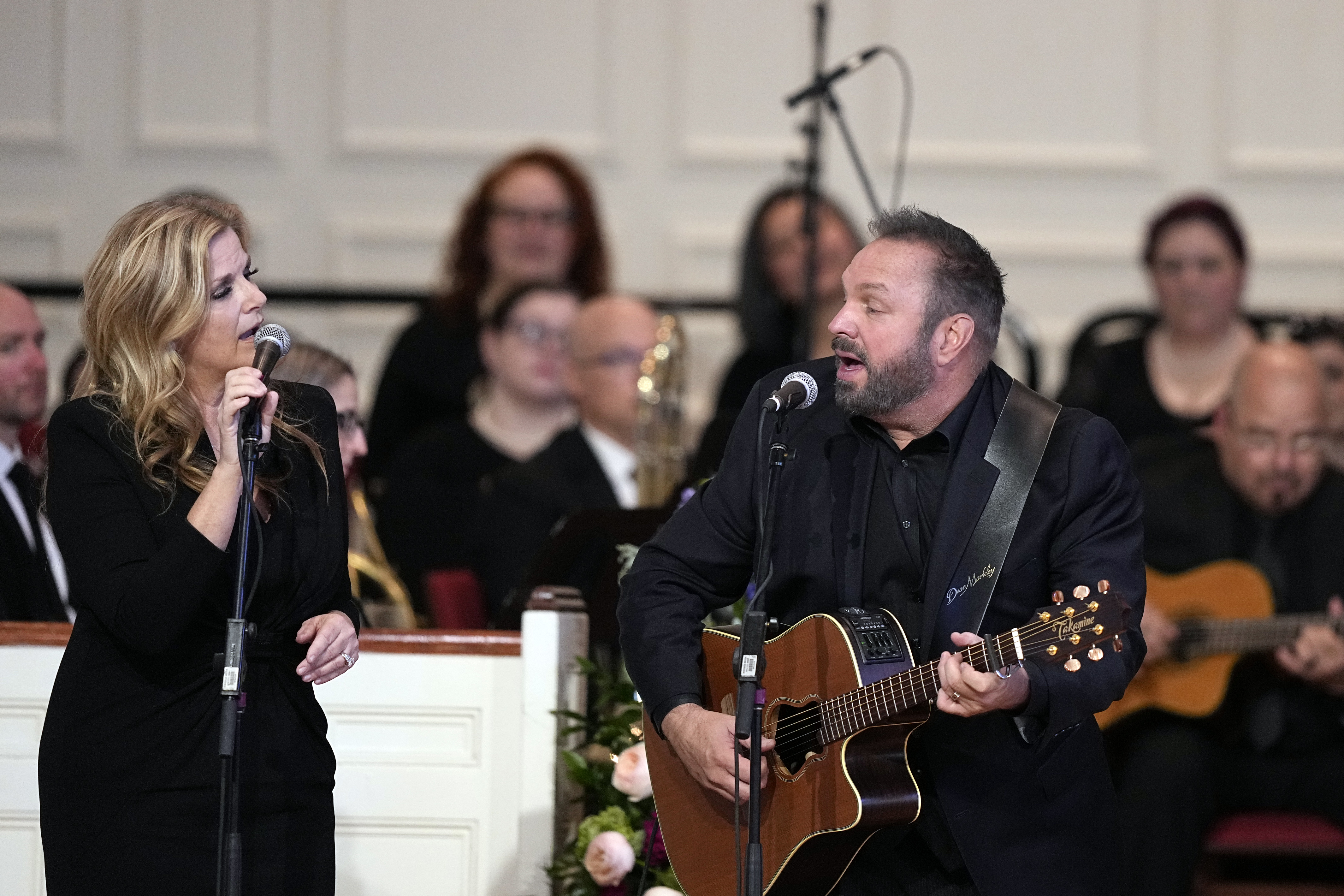 Garth Brooks and Trisha Yearwood perform "Imagine" at a tribute service for former US first lady Rosalynn Carter at Glenn Memorial Church | Source: Getty images