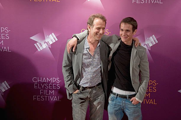 Emile Berling et son père Charles Berling | Photo : Getty Images