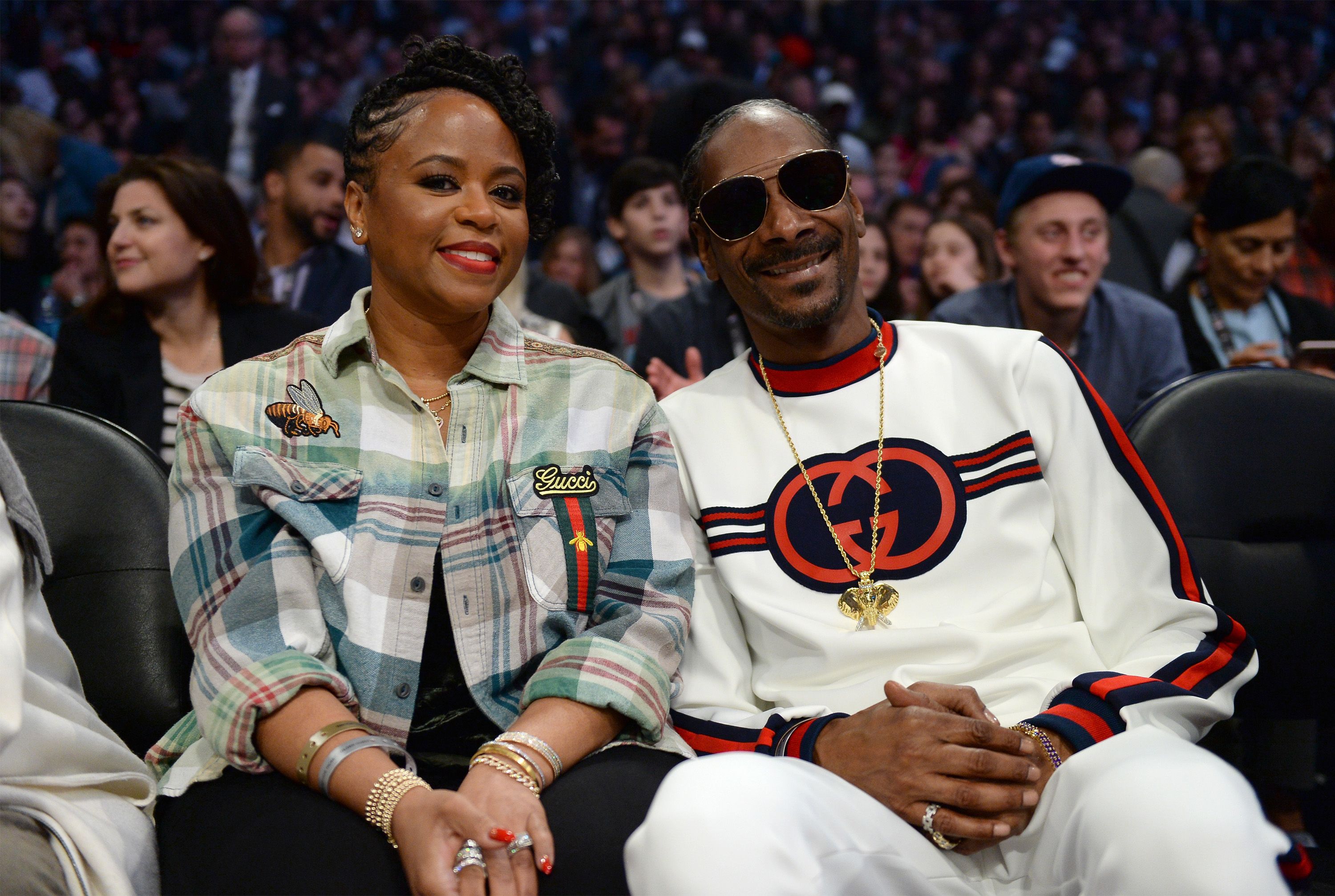 Snoop Dogg and Shante Broadus at the NBA game on February 18, 2018 in L.A. | Photo: Getty Images