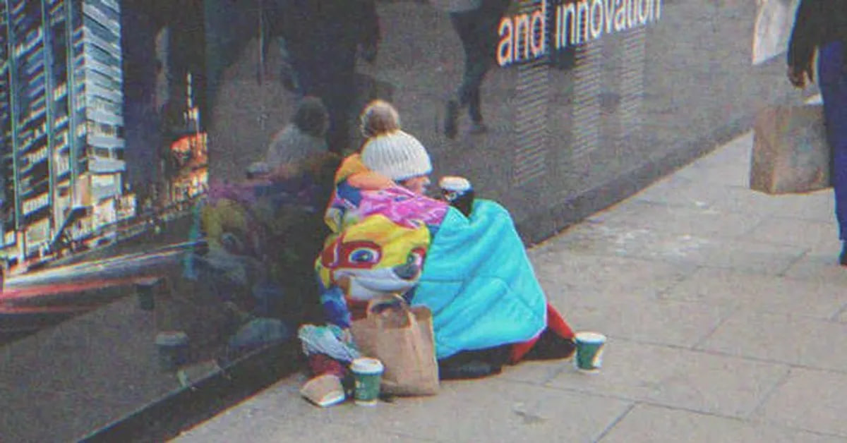 Homeless girl sitting on the street | Source: Shutterstock