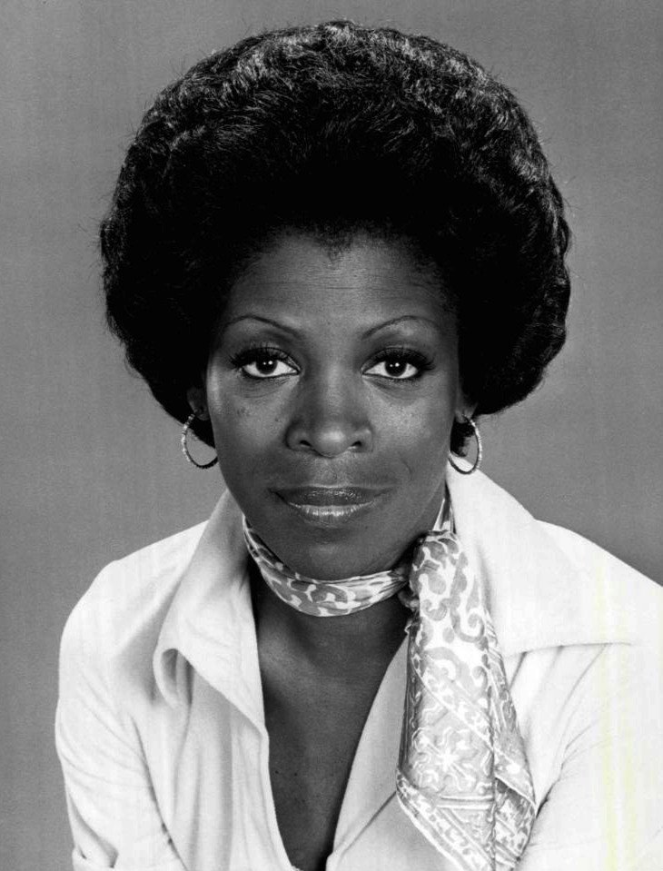Publicity photo of actress Roxie Roker, 1976. | Photo: Wikimedia Commons Images