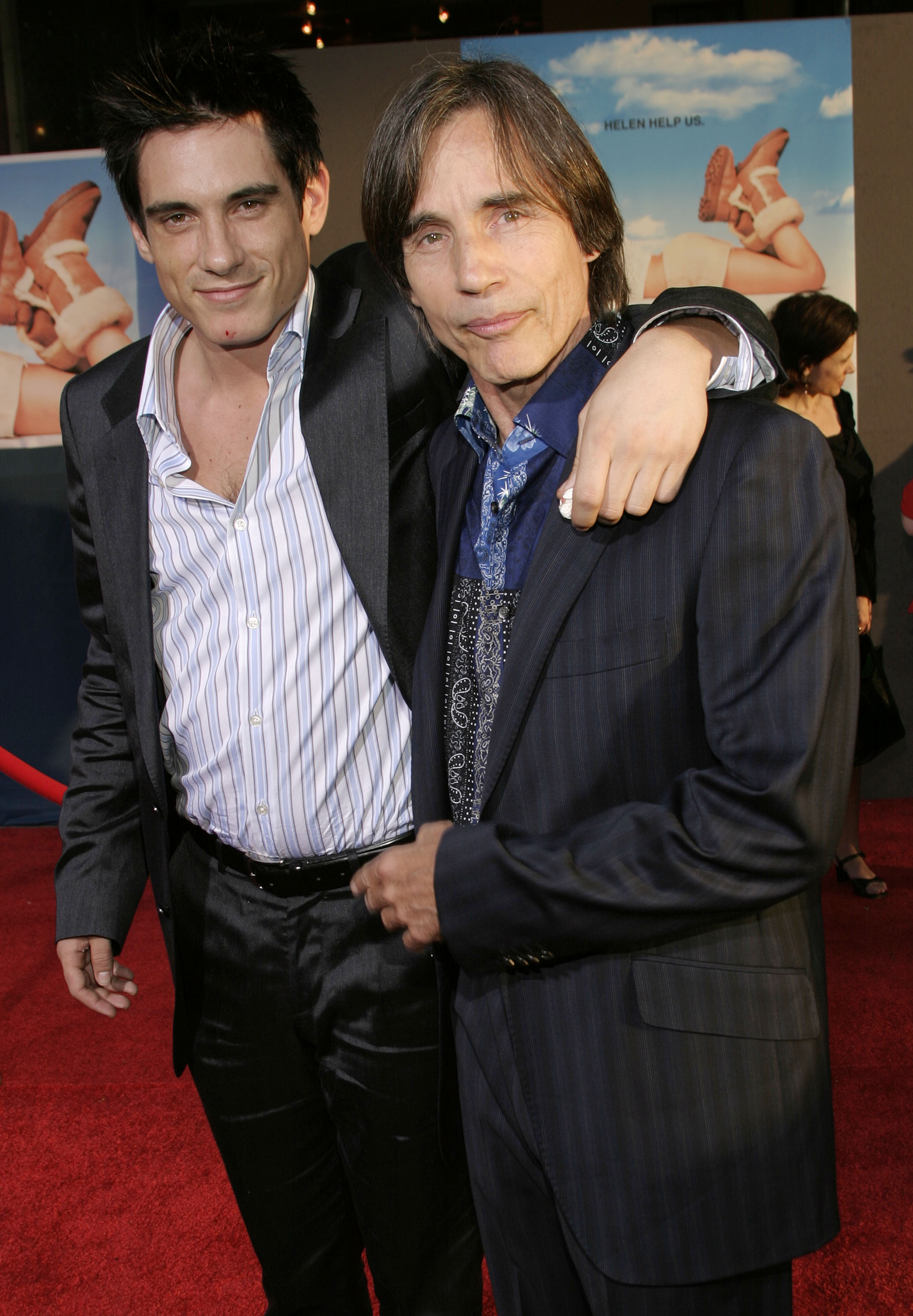 Ethan Browne and his dad Jackson Browne in Hollywood, California on May 26, 2004. | Source: Getty Images