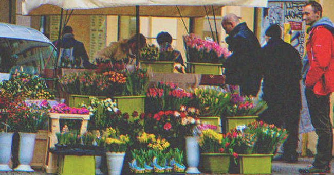 Le geste aimable de Richard chez un fleuriste a transformé sa vie | Source : Shutterstock.com