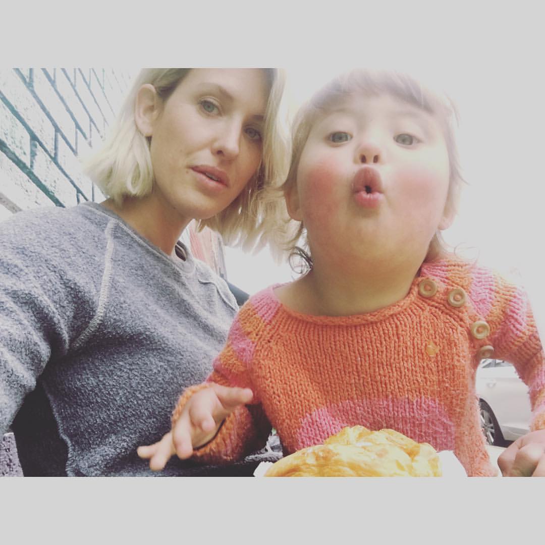 Lisa Gungor and her daughter from a post dated November 26, 2017. | Source: Instagram/lisagungor