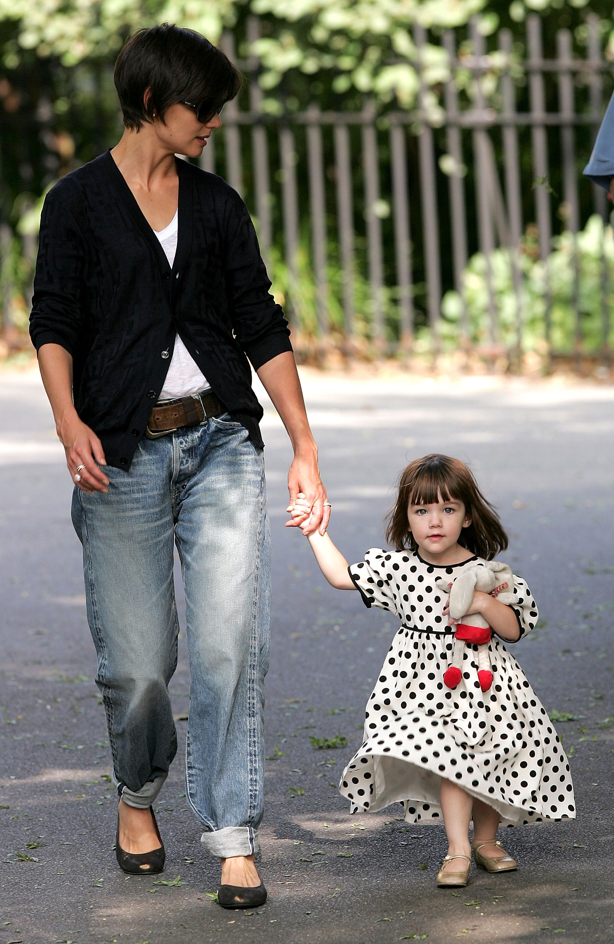 Katie Holmes and Suri Cruise seen on the streets of Manhattan on August 7, 2008 in New York City. | Source: Getty Images