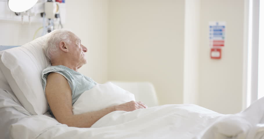 Photo of an elderly man on a sick bed | Source: Shutterstock