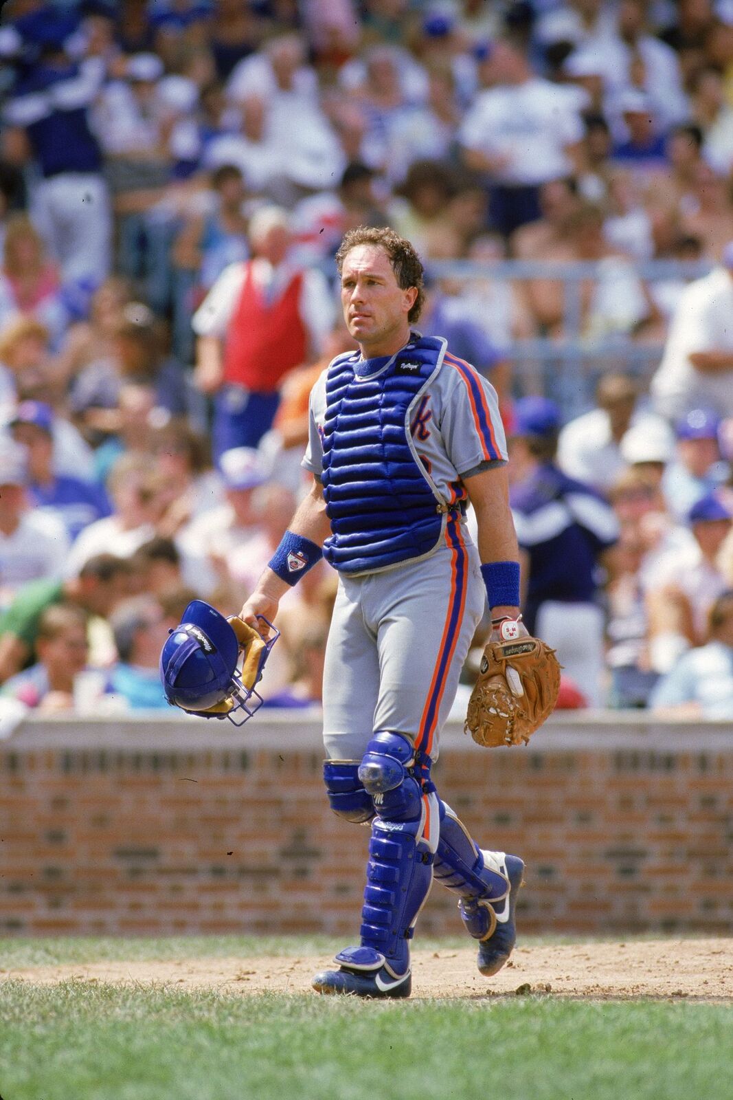 Gary Carter in catcher's gear during an MLB game at Wrigley Field in Chicago, Illinois | Source: Getty Images
