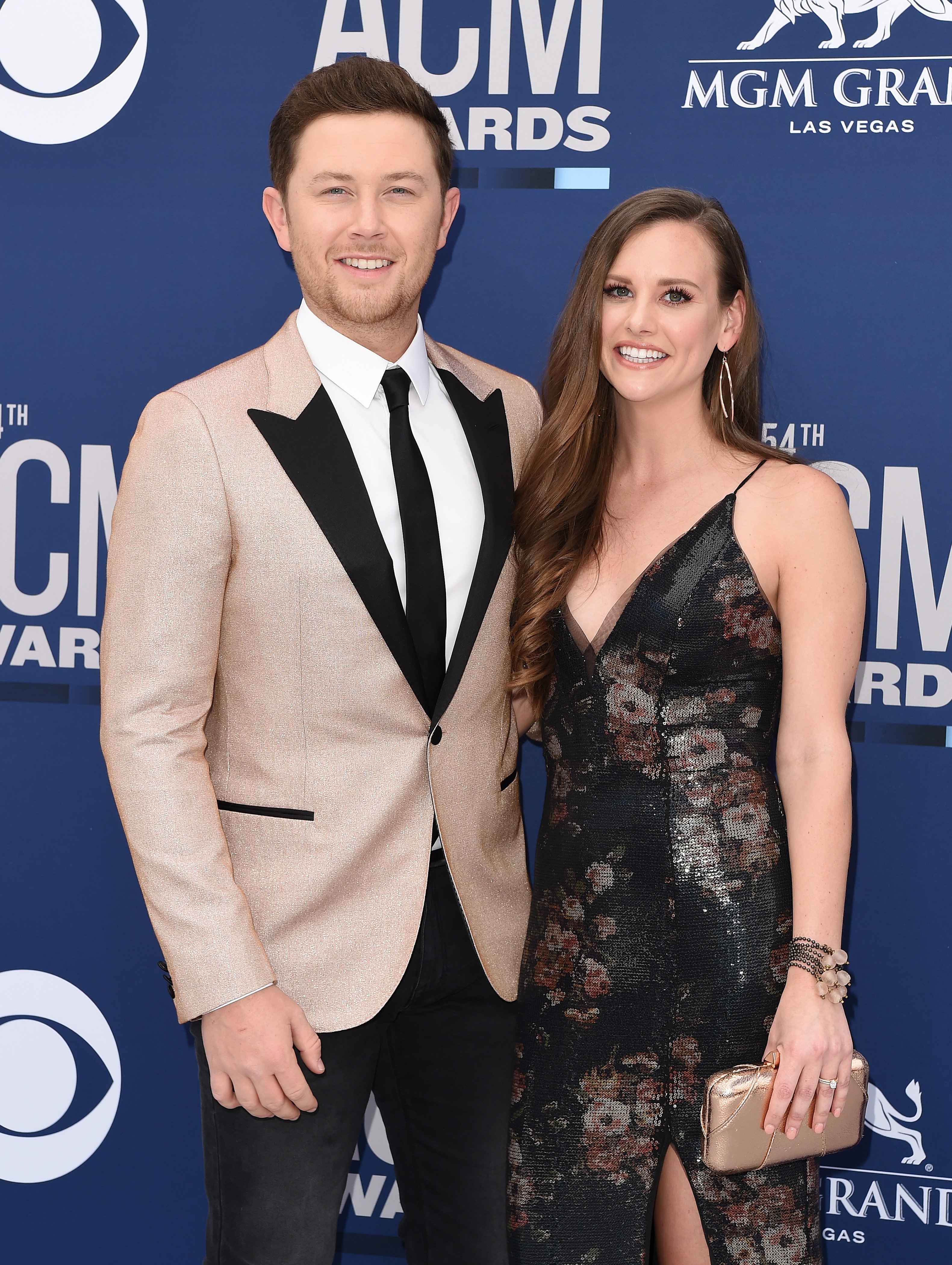Scotty McCreery and Gabi Dugal attend the 54th Academy of Country Music Awards at MGM Grand Garden Arena on April 07, 2019 in Las Vegas, Nevada. | Source: Getty Images