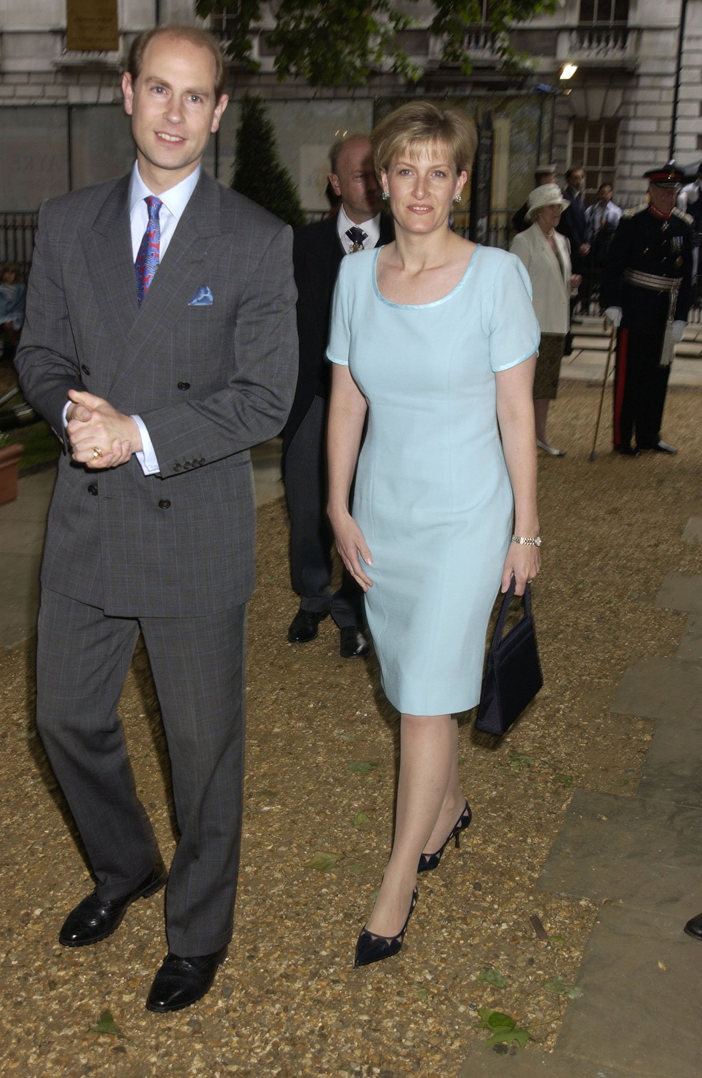 Prinz Edward und Sophie, Gräfin von Wessex auf der Barclay's Square Fair in London am 20. Juni 2002 | Quelle: Getty Images