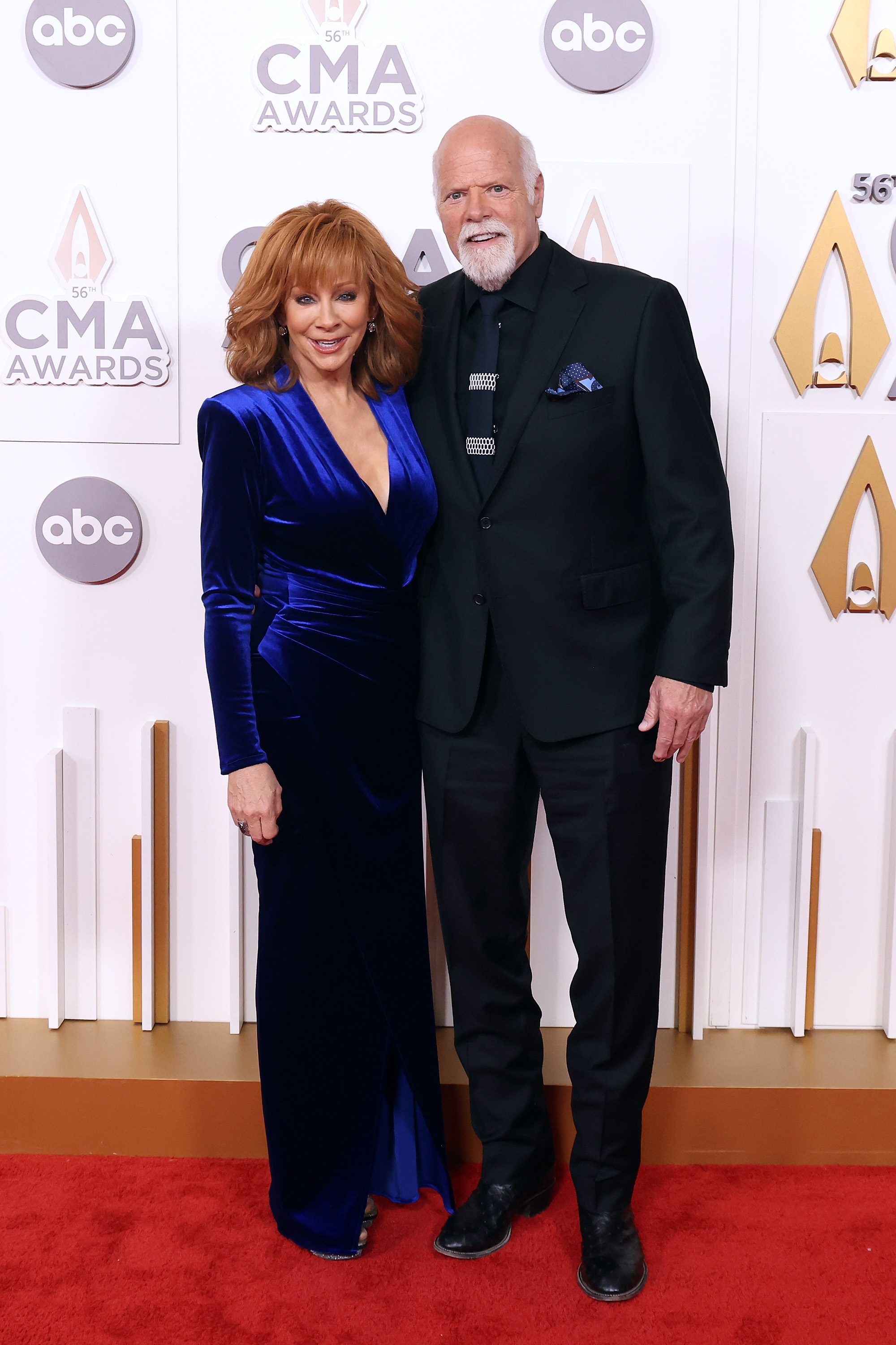 Reba McEntire and Rex Linn at the 56th Annual CMA Awards in Nashville, 2022 | Source: Getty Images