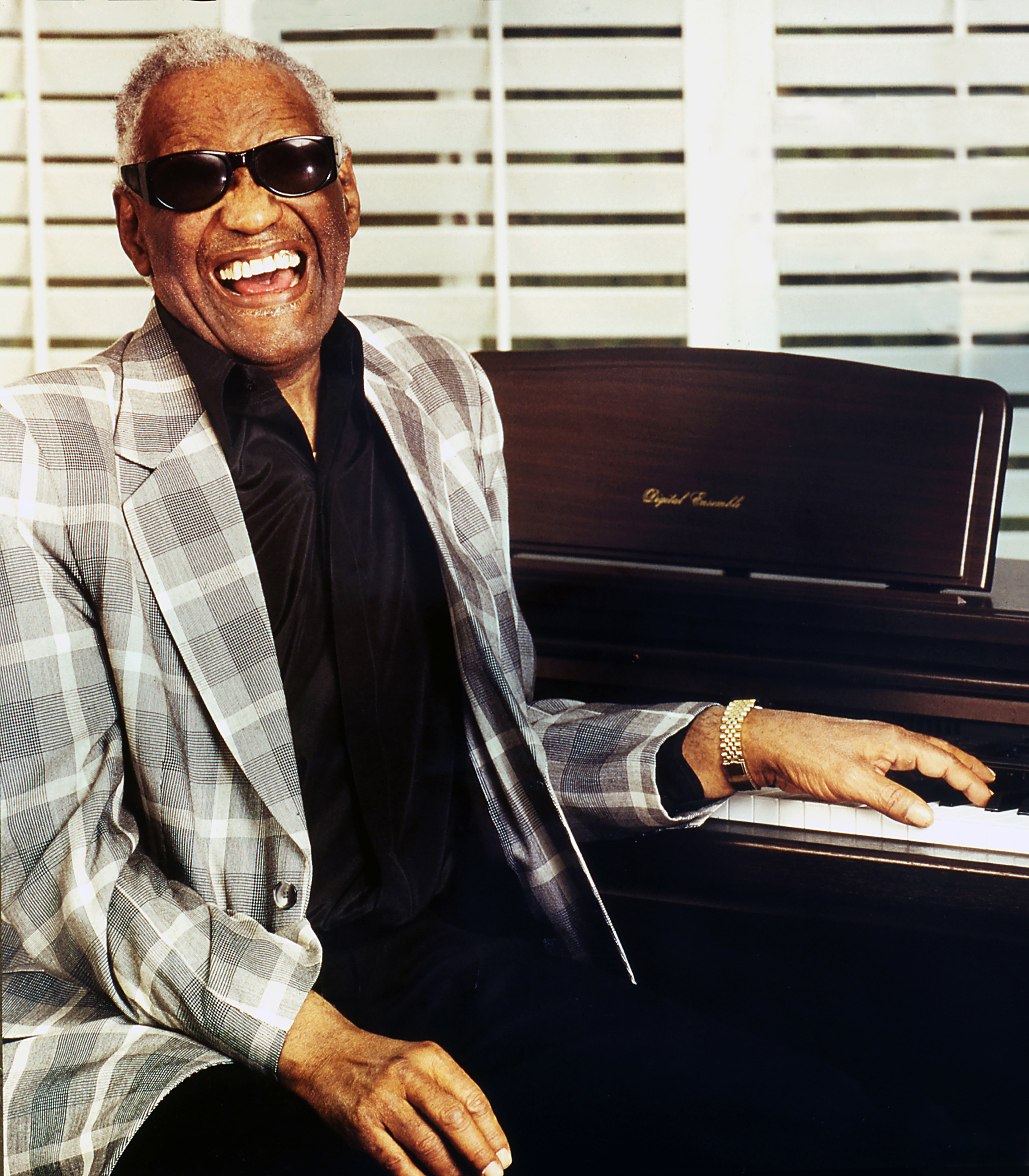 Singer Ray Charles sitting at the piano in his home studio in Los Angeles in May 1995. | Source: Getty Images