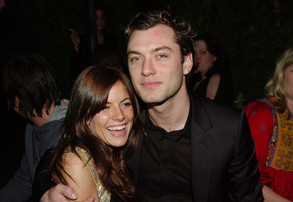 Jude Law and Sienna Miller during the Endeavor Awards Season Party at Grace Restaurant in Los Angeles, California on  February 27, 2004 | Photo: Getty Images