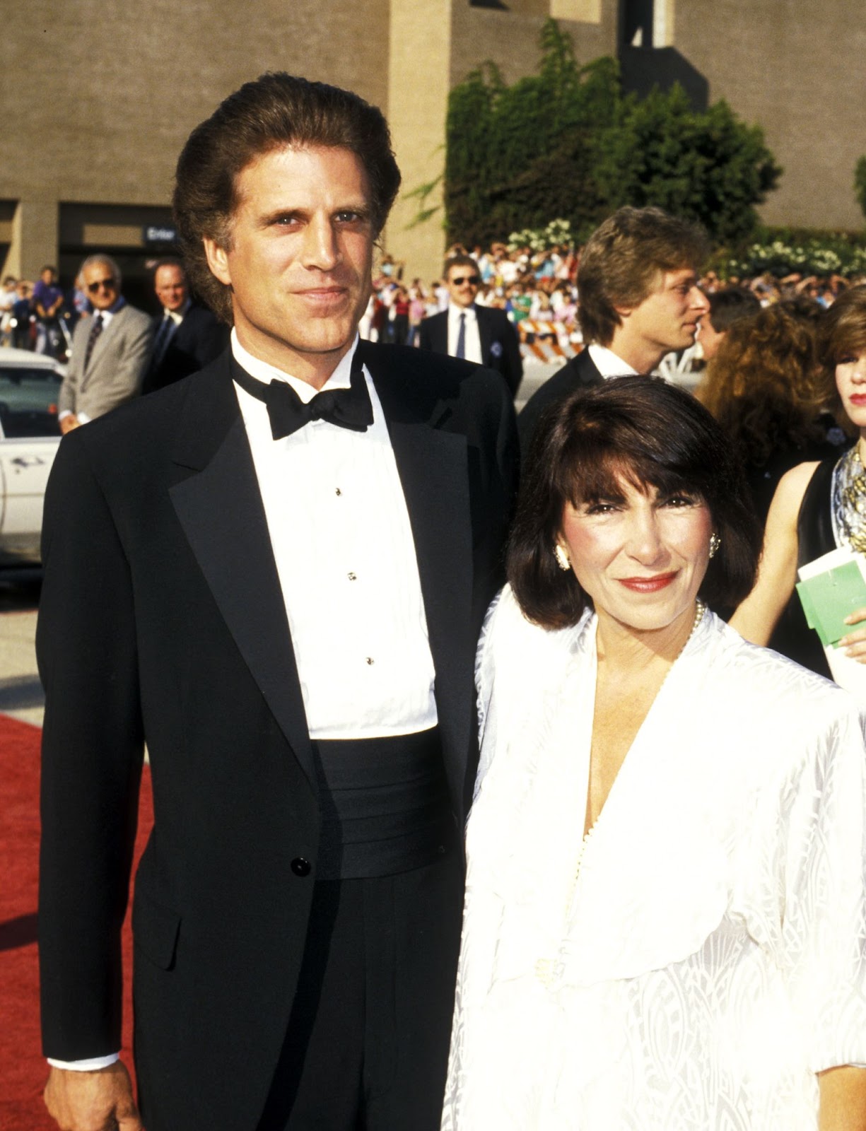 Ted Danson and Casey Coates at the 38th Annual Primetime Emmy Awards on September 21, 1986, in Pasadena, California. | Source: Getty Images