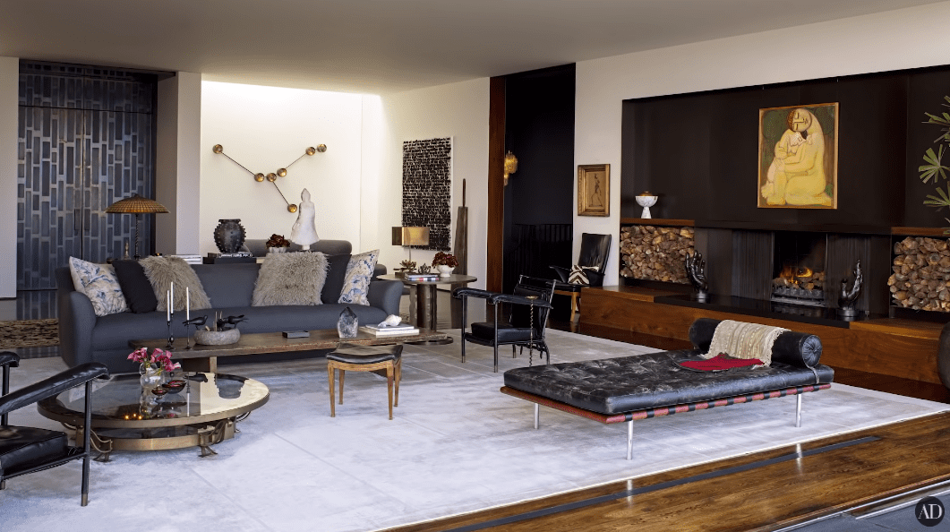 Living room of Jennifer Aniston and Justin Theroux's LA home. | Photo: YouTube/Architectural Digest