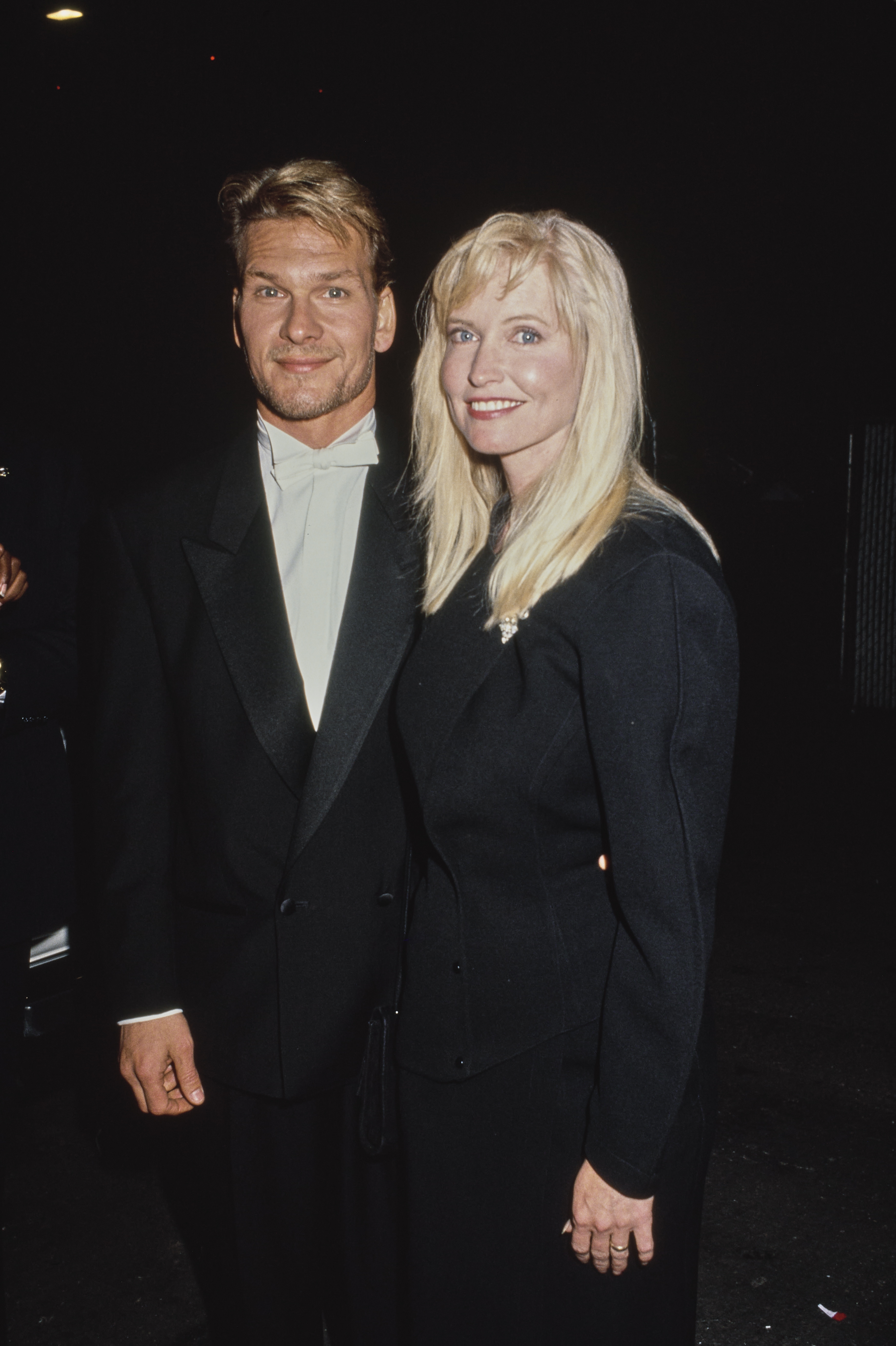 Patrick Swayze and Lisa Niemi at the Society of Singers' Second Ella Awards in Beverly Hills, California, on December 3, 1990 | Source: Getty Images