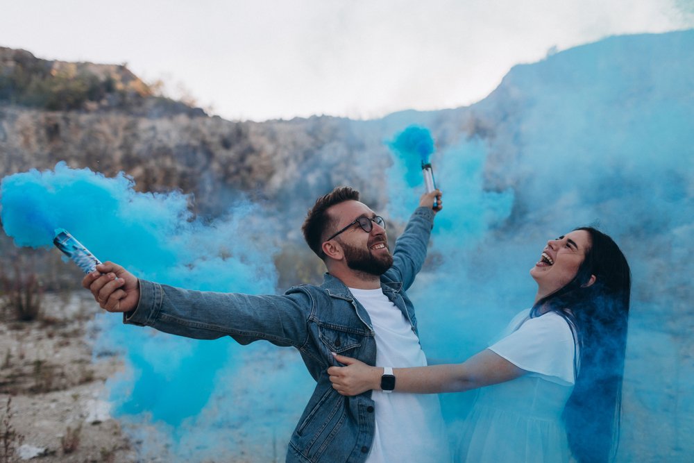 Two parents during a gender reveal party. | Photo: Shutterstock
