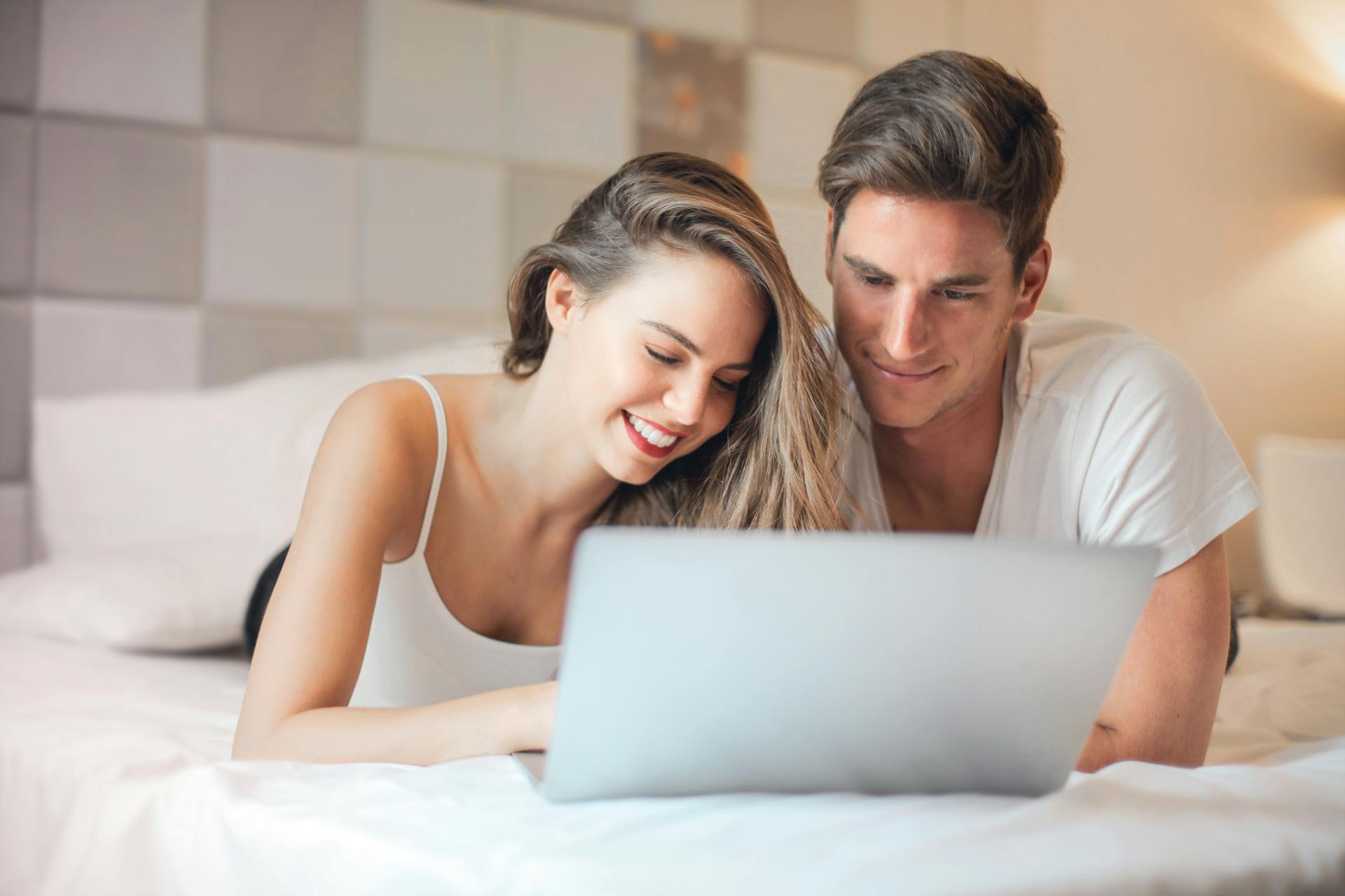 A young couple using a laptop | Source: Pexels