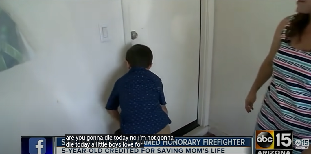 Kaitlyn Cicalese's son, Salvatore, showing how he opened the garage door in news coverage after he helped save his mother's life in an April 15, 2014, YouTube clip | Source: YouTube/ABC15 Arizona