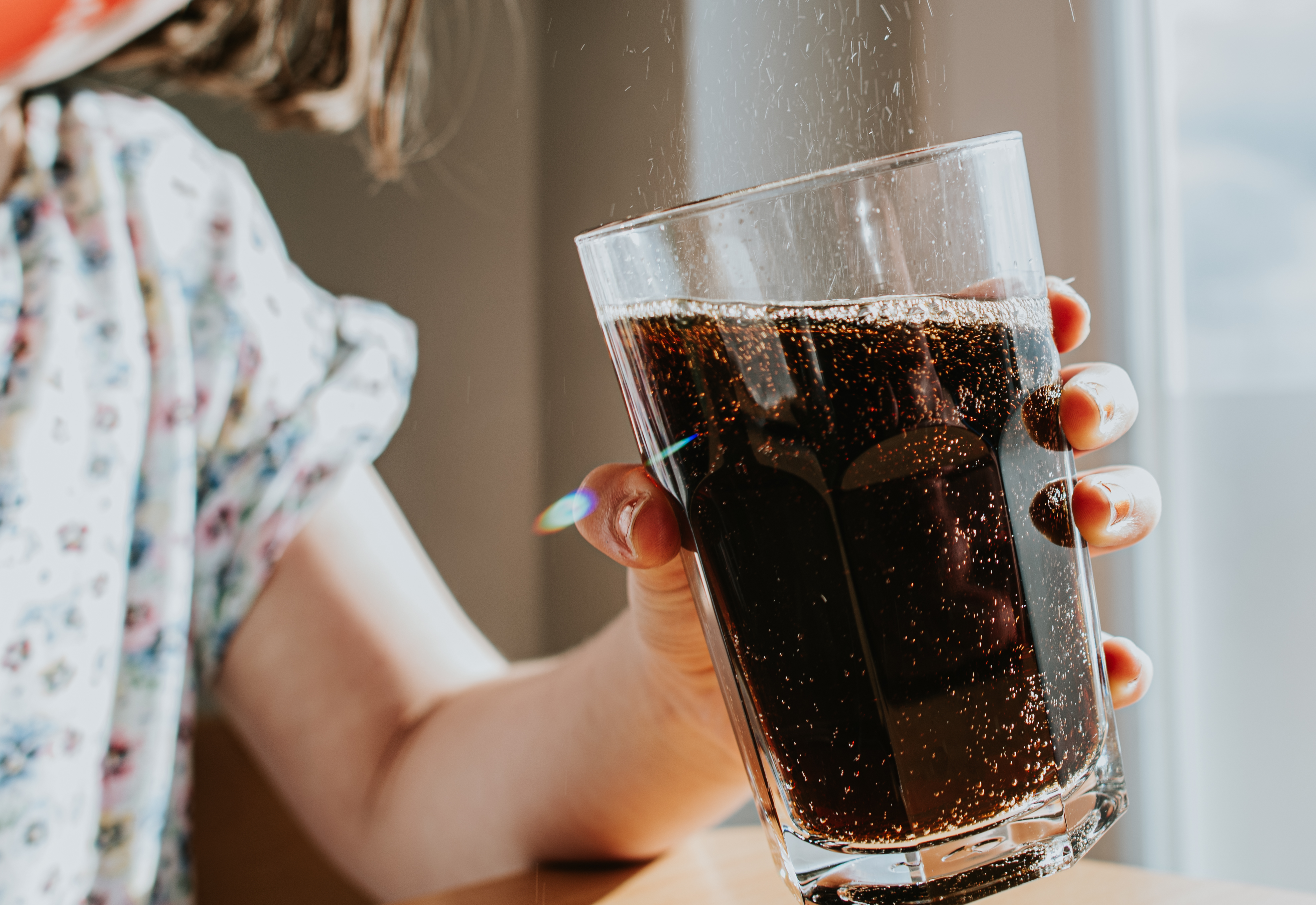 A large glass of fizzy cola | Source: Getty Images