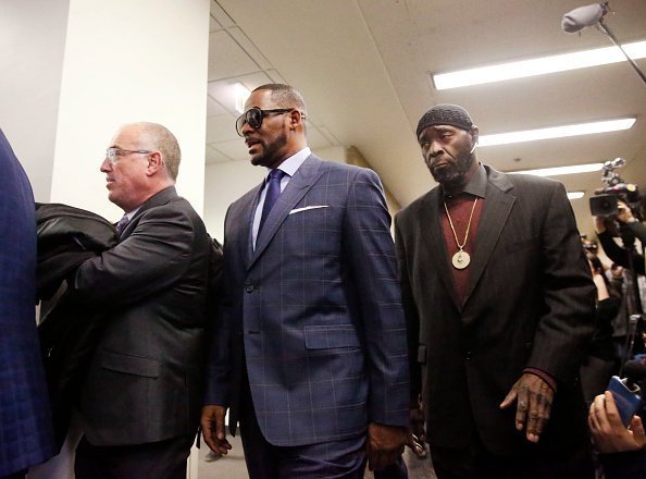  R. Kelly arrives at the Daley Center for his hearing, on March 6, 2019 in Chicago, Illinois | Photo: Getty Images