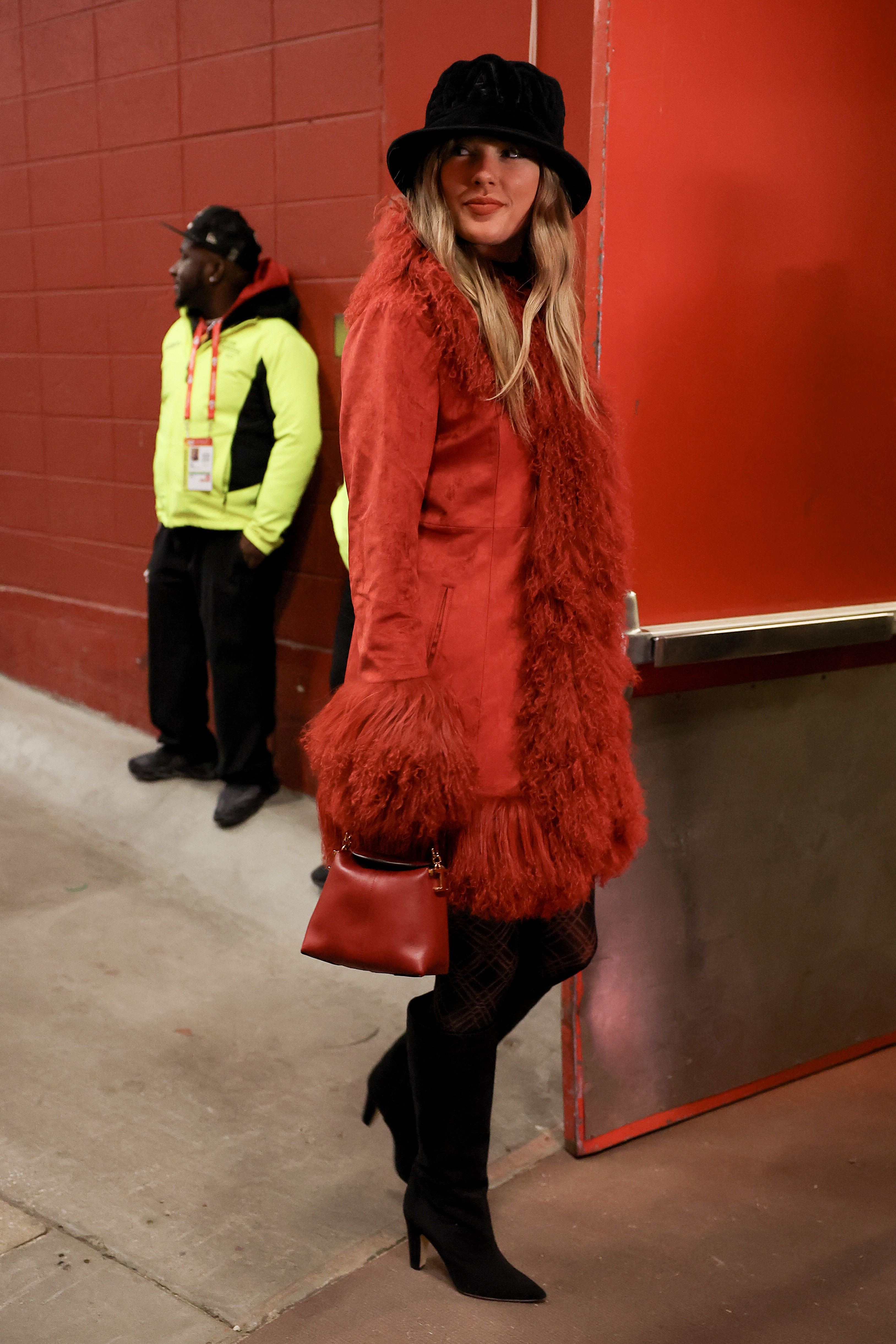 Taylor Swift arrives at the stadium before an NFL game between the Houston Texans and Kansas City Chiefs | Source: Getty Images