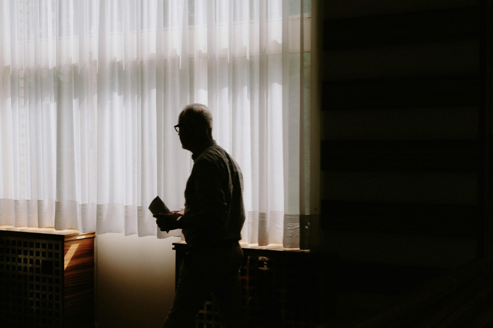 A man in the living room | Source: Pexels