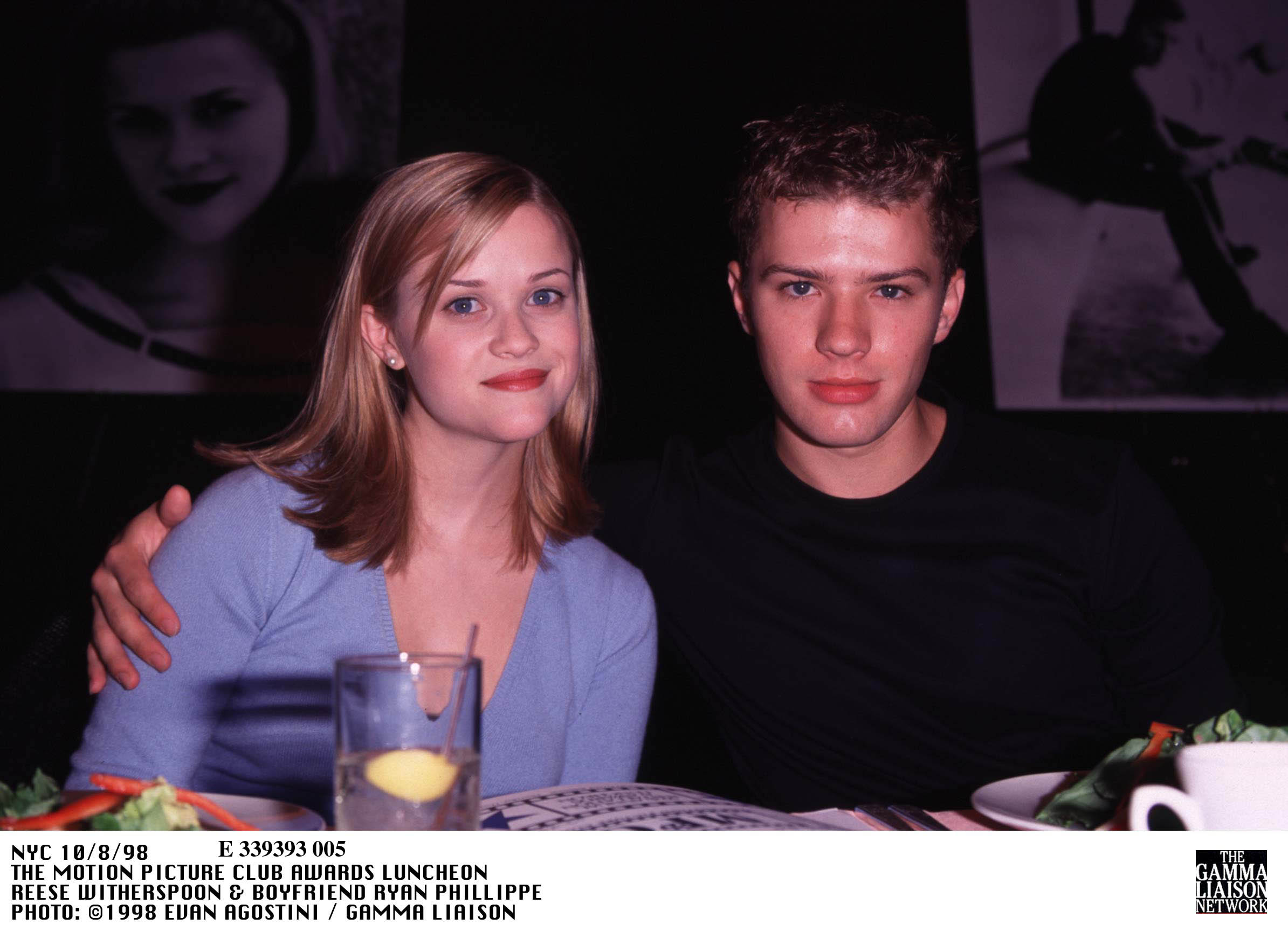 Nyc 10/8/98 E 339393 005 The Motion Picture Club Awards Luncheon Reese Witherspoon & Boyfriend Ryan Phillippe | Source: Getty Images
