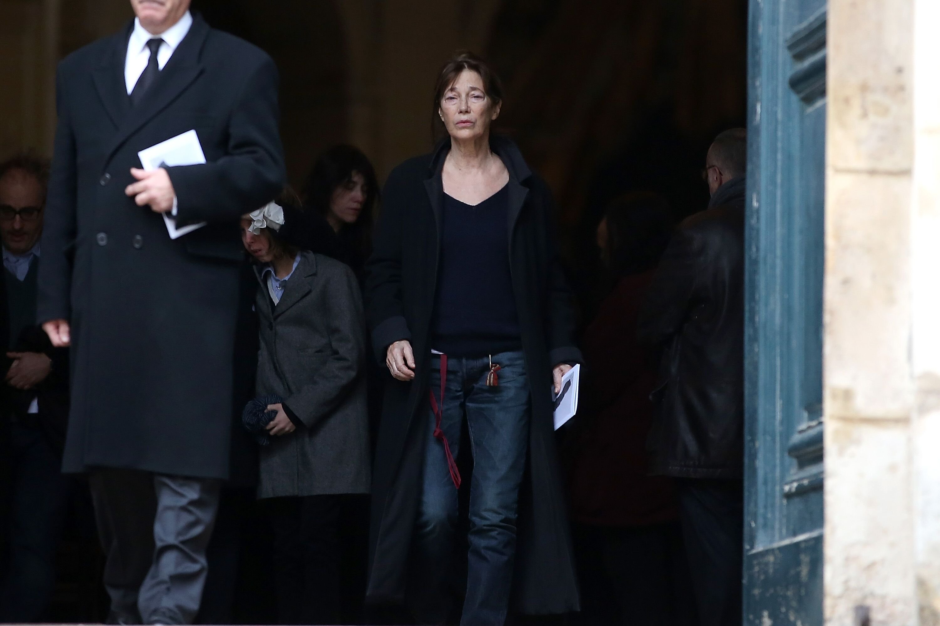 Jane Birkin assister à l'hommage à Kate Barry à l'église Saint Roch le 19 décembre 2013 à Paris, France. | Photo : Getty Images Jane Birkin assister à l'hommage à Kate Barry à l'église Saint Roch le 19 décembre 2013 à Paris, France. | Photo : Getty Images