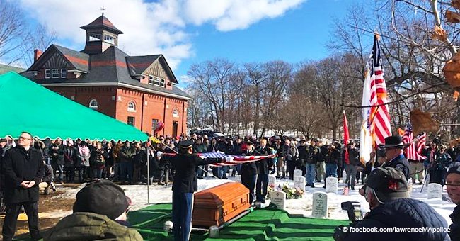 Hundreds of strangers attend funeral of war veteran with no living family to pay their respects