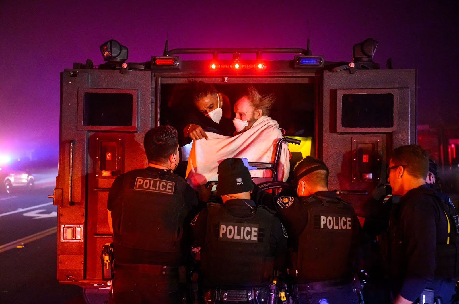 Another elderly patient being evacuated into an armored vehicle during the Eaton fire in Pasadena, California, on January 7, 2025. | Source: Getty Images