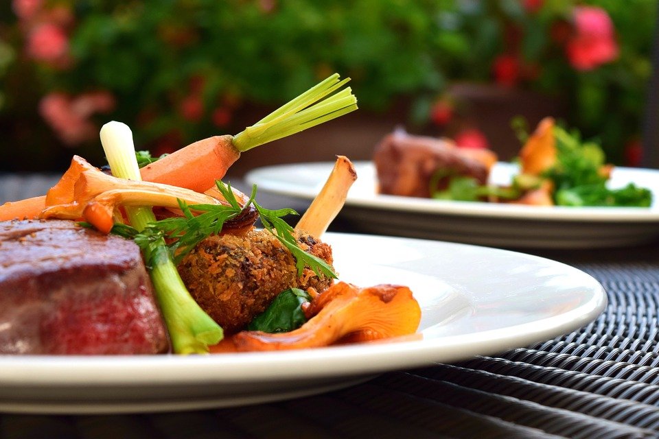 A close-up shot of a delectable steak. | Photo: Pixabay