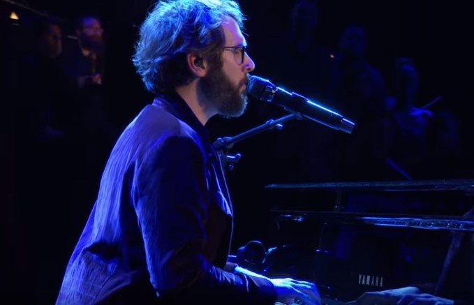 Josh Groban sings 'Bridge Over Troubled Water' at Madison Square Gardens