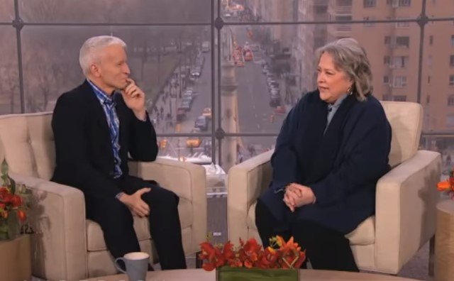 Kathy Bates and Anderson Cooper during an interview | Photo: Youtube /  Anderson
