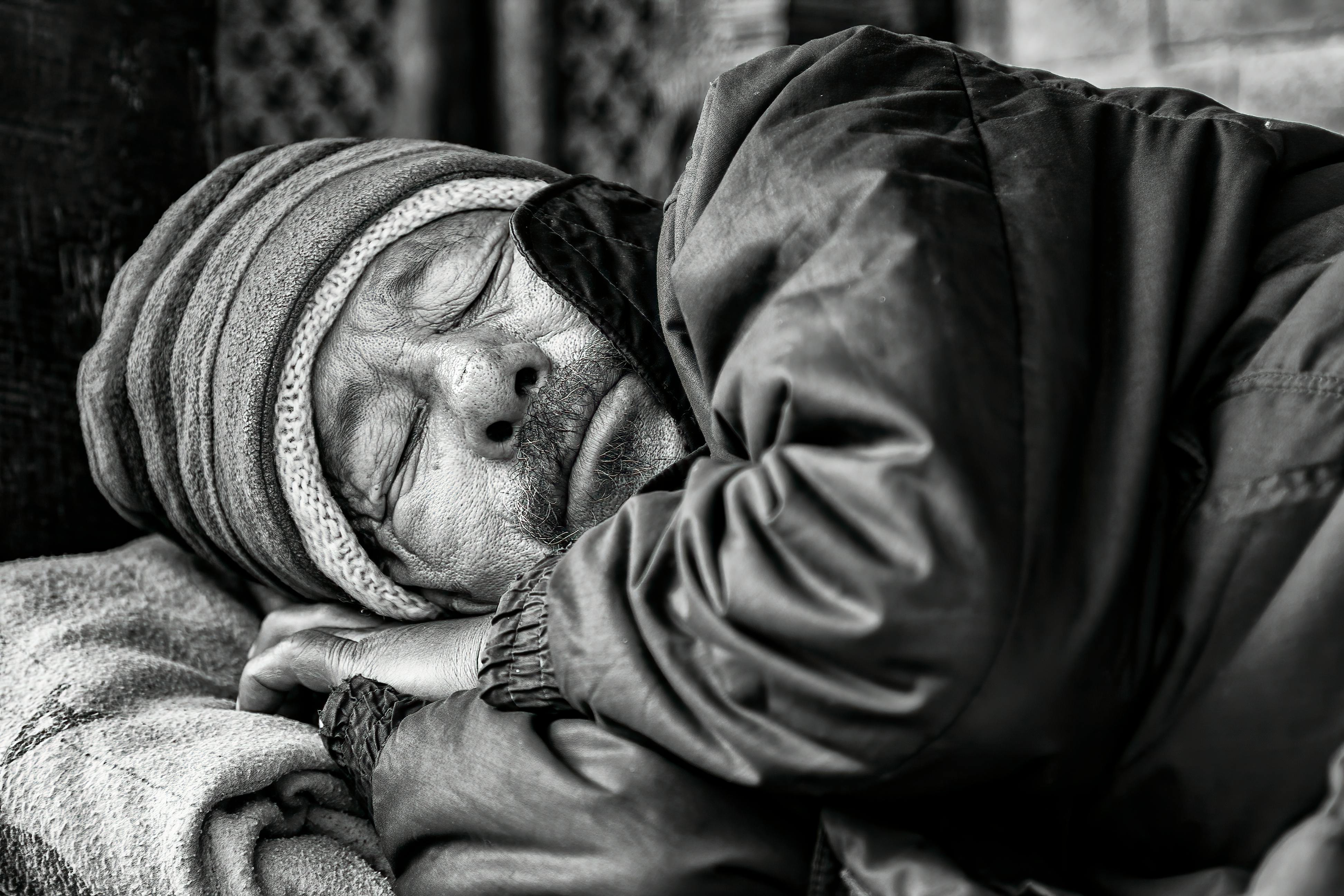 A man sleeping on the streets | Source: Pexels