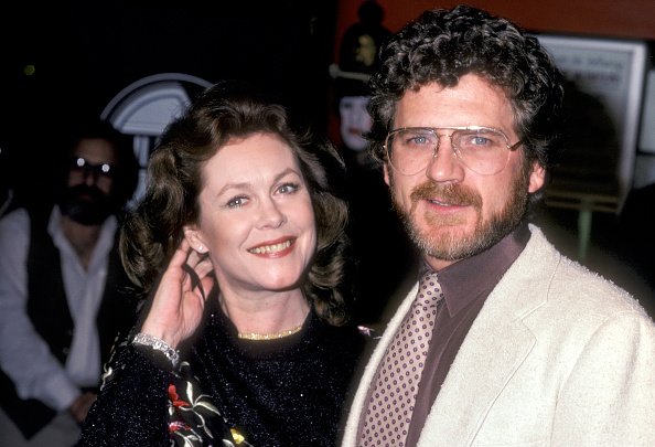 Elizabeth Montgomery and Robert Foxworth on March 4, 1980 at Plitt's Century Plaza Theatres in Century City, California. | Photo: Getty Images