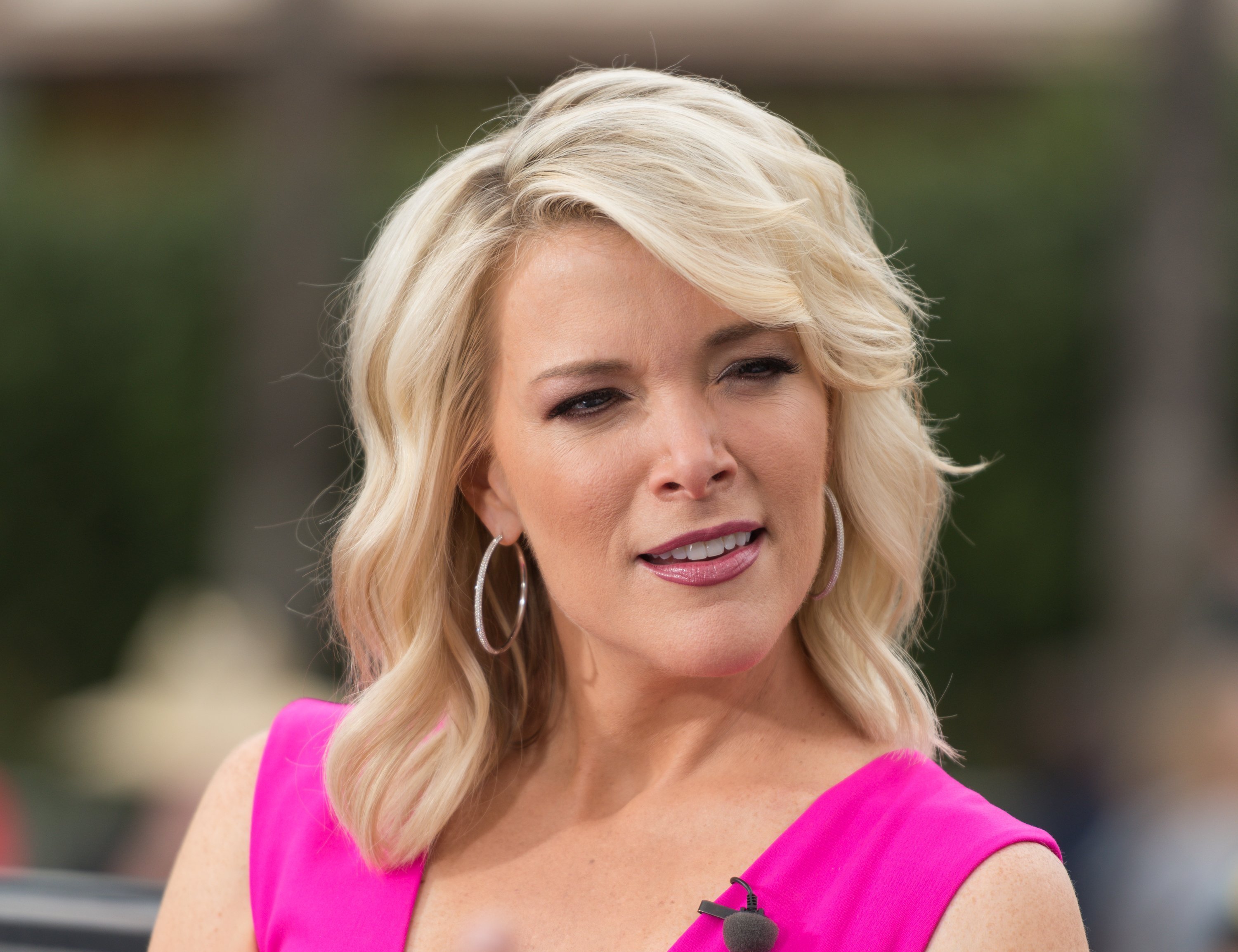 Megyn Kelly visits "Extra" at Universal Studios Hollywood on September 19, 2017, in Universal City, California | Photo: Getty Images