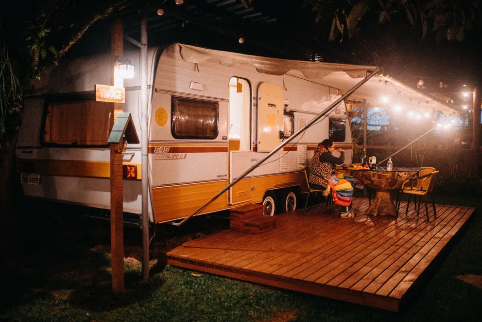 Mark, his mother and father traveled all over America in their trailer. | Source: Pexel