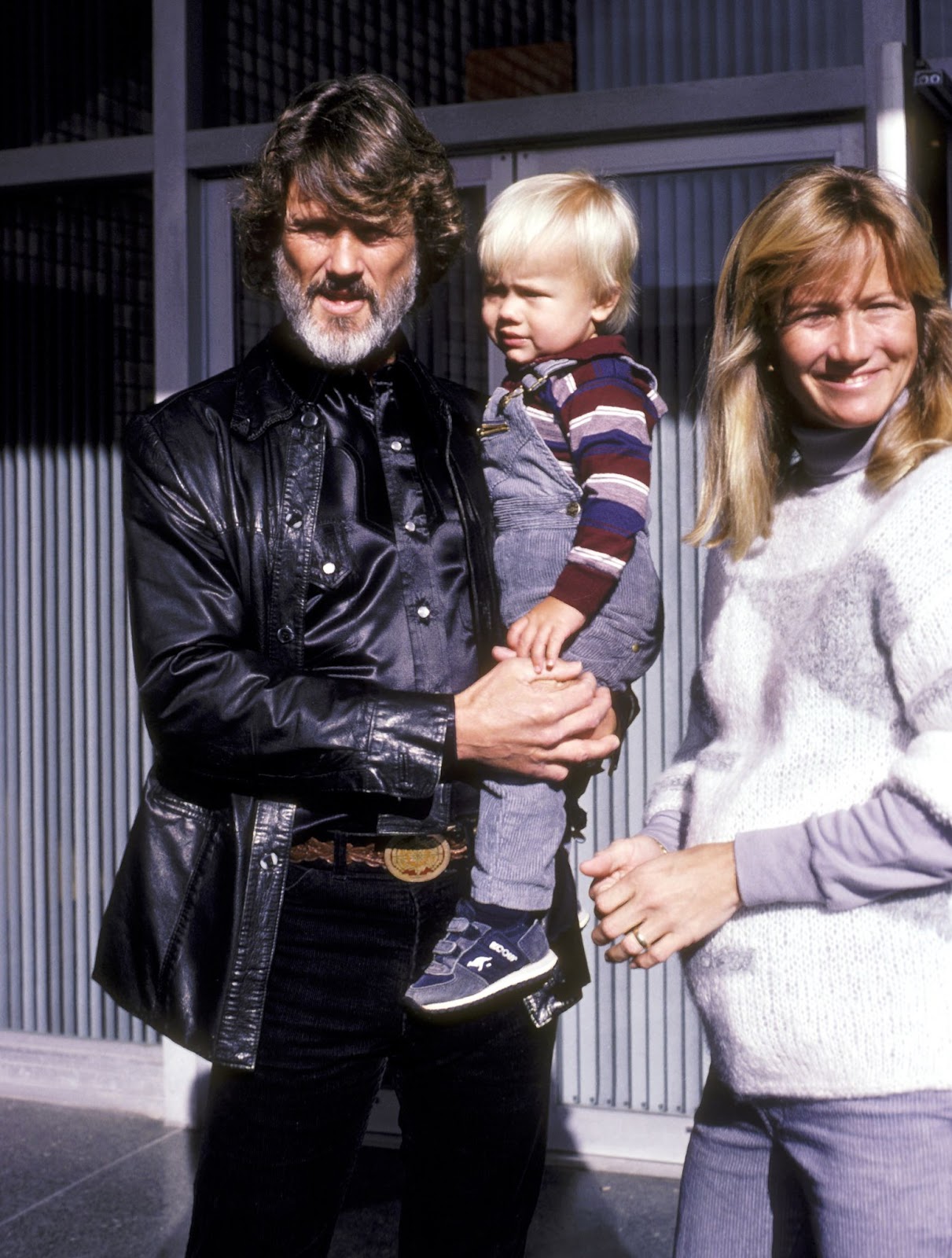 Kris Kristofferson, Lisa Meyers, and Jesse Kristofferson at the premiere of "The Falcon and the Snowman" on January 16, 1985, in West Hollywood, California. | Source: Getty Images