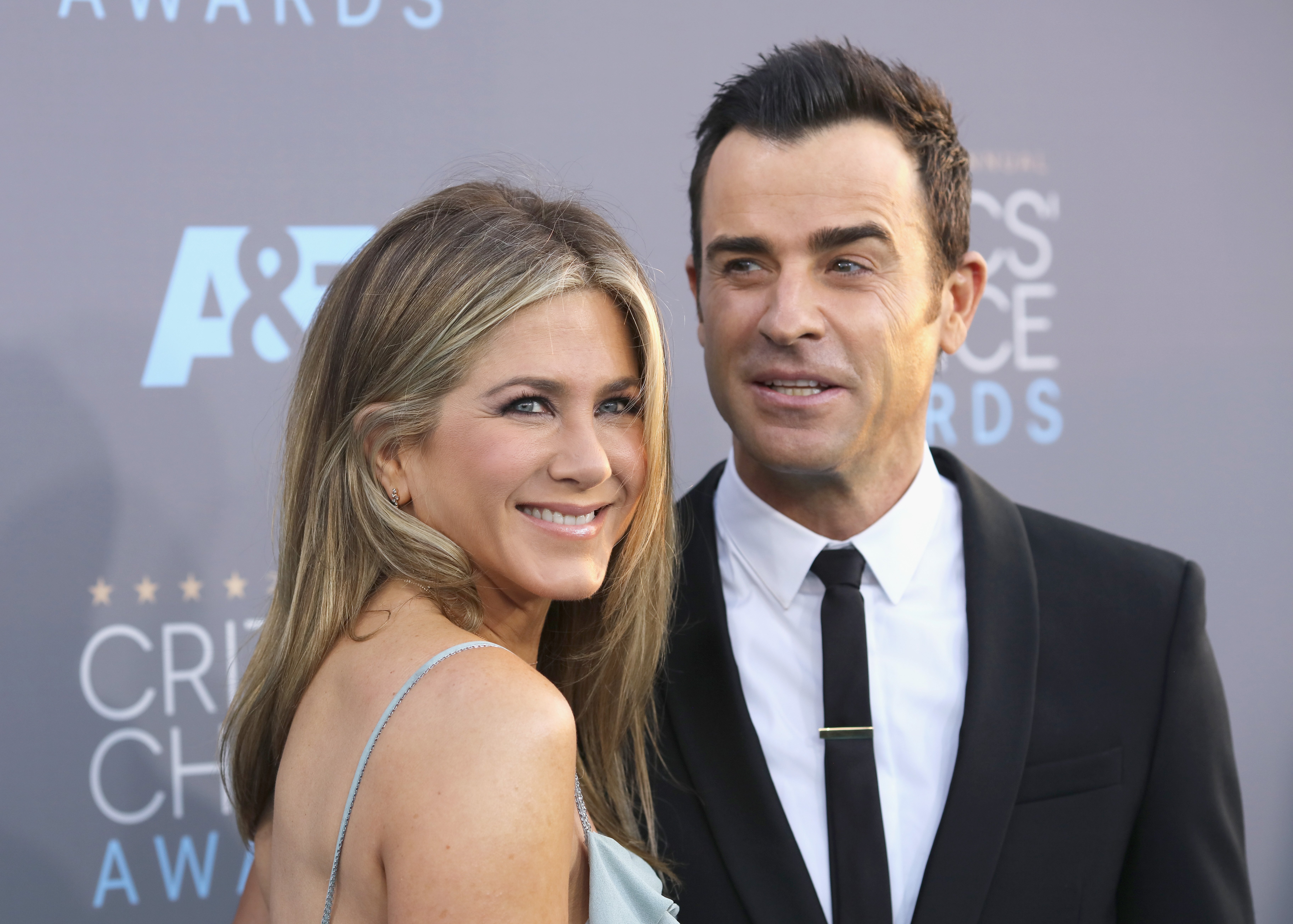 Jennifer Aniston (L) and Justin Theroux attend the 21st Annual Critics' Choice Awards at Barker Hangar on January 17, 2016, in Santa Monica, California. | Source: Getty Images.