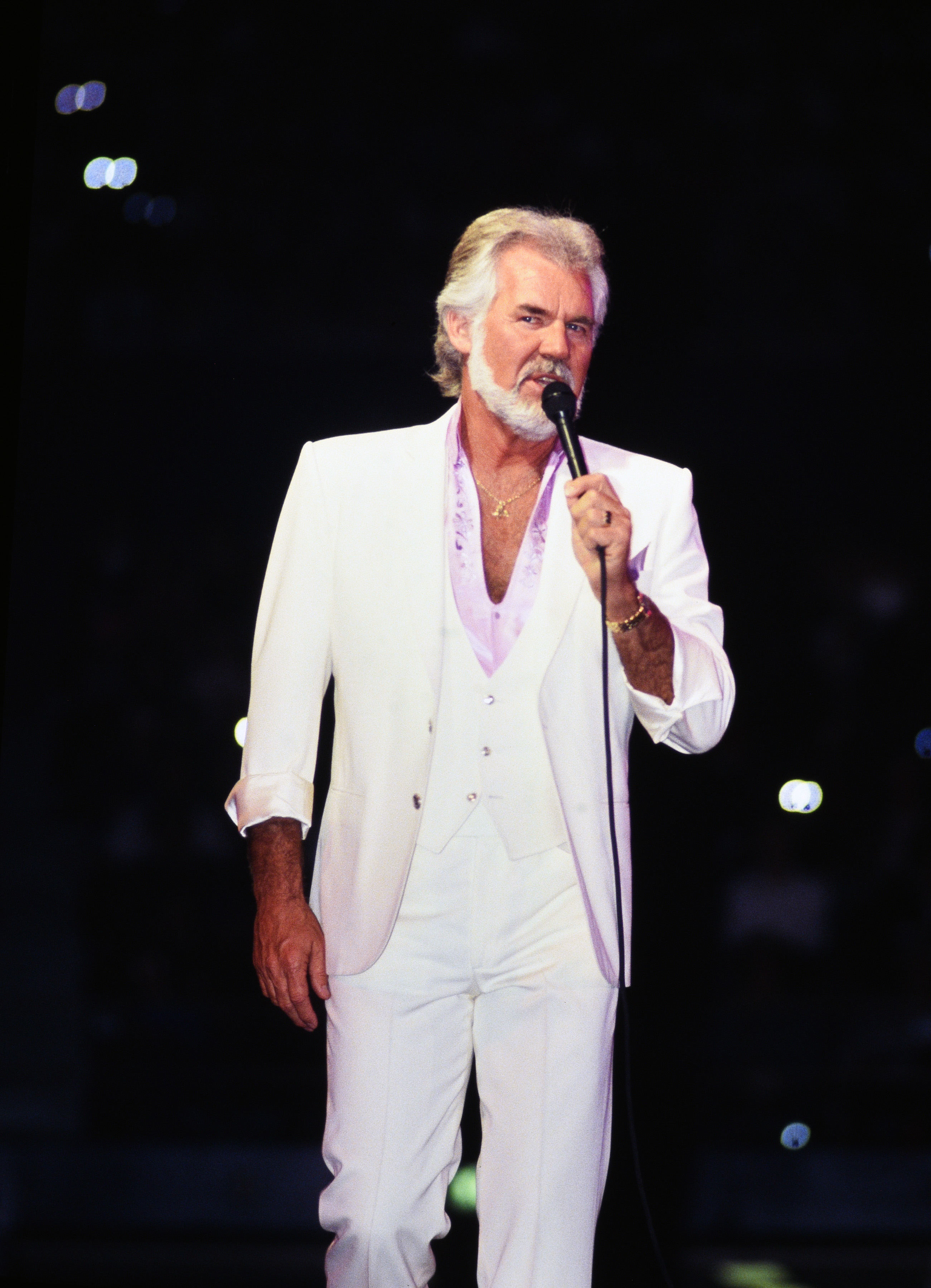 Kenny Rogers in Los Angeles, California on January 1990 | Source: Getty Images