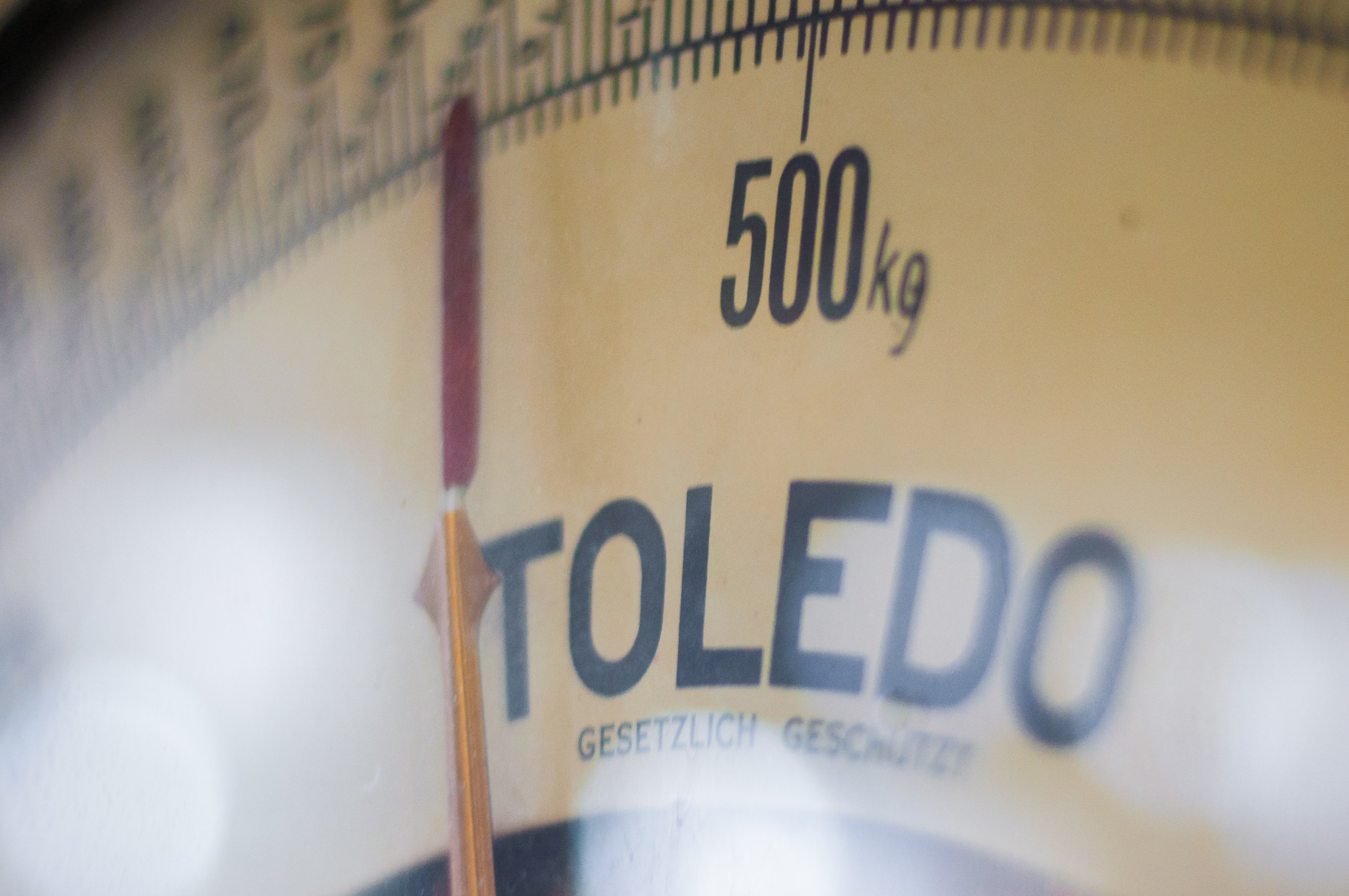 Photo of a bathroom scale. | Source" Pexels/ Mali Maeder