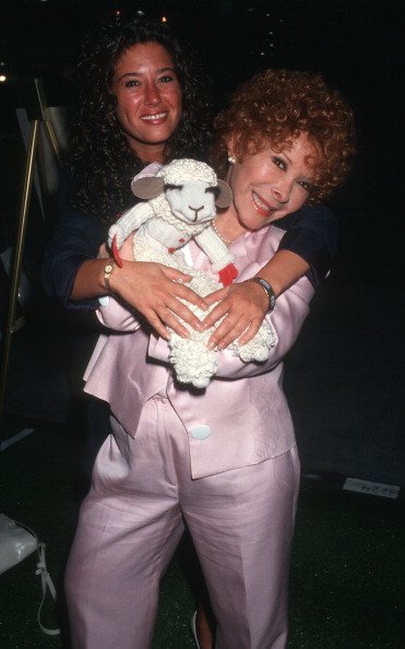 Mallory Tarcher and Shari Lewis at 11th Annual Software Dealers Assocation Convention on July 26, 1992 | Photo: Getty Images