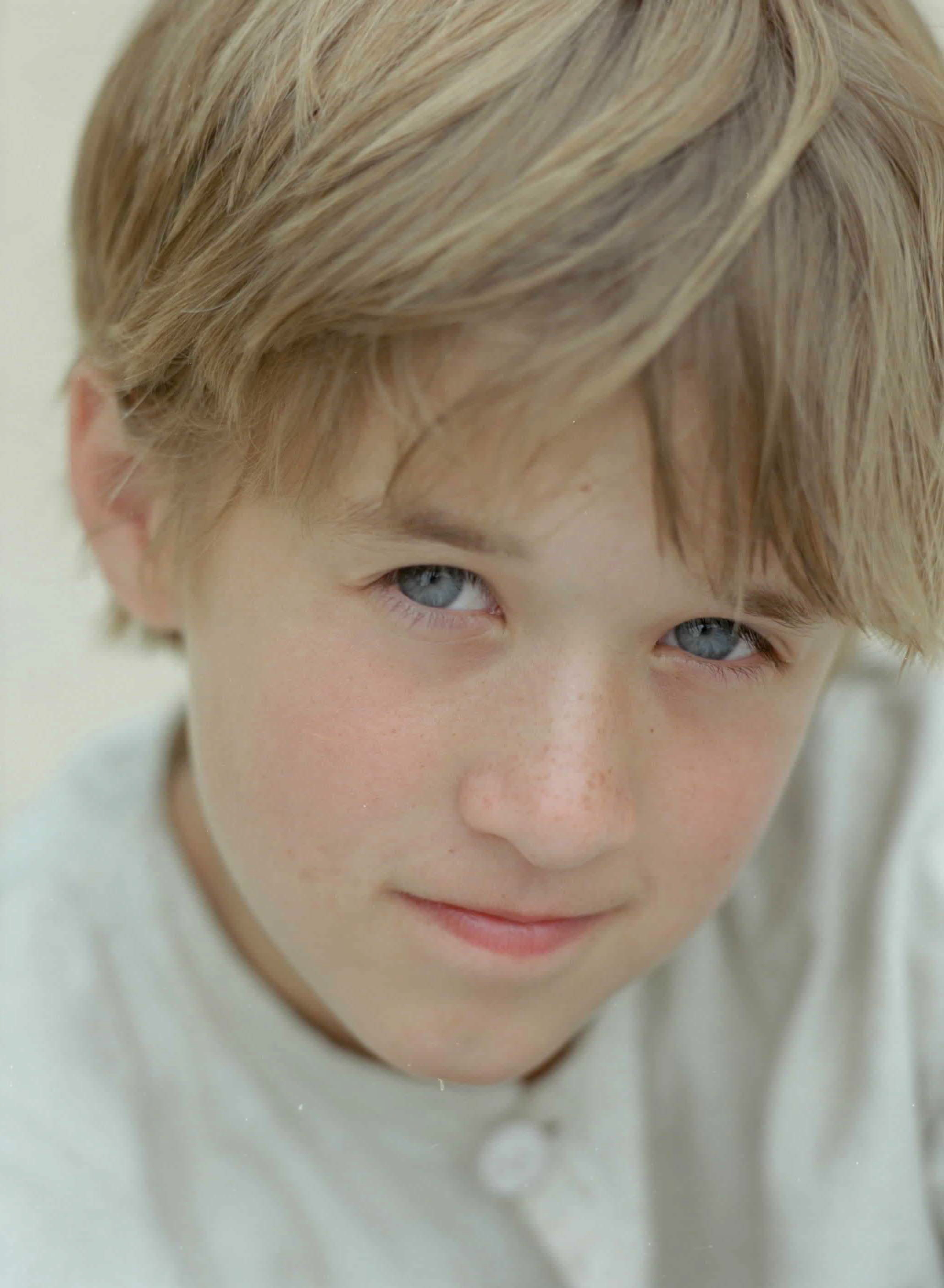 The child star on the set of "Edges of the Lord" in 2000. | Source: Getty Images