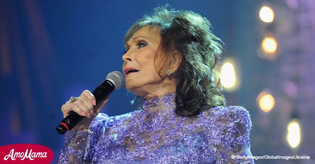 Loretta Lynn delivers an important message for her fans after her onstage injury