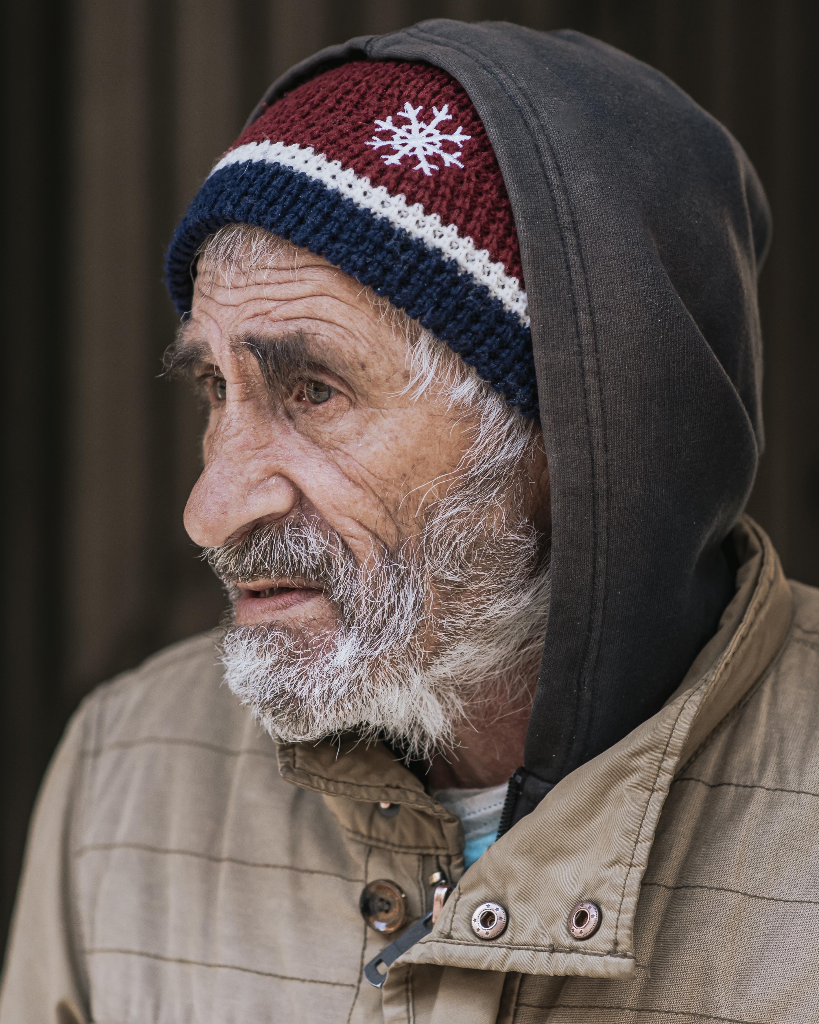 A poor older man | Source: Freepik