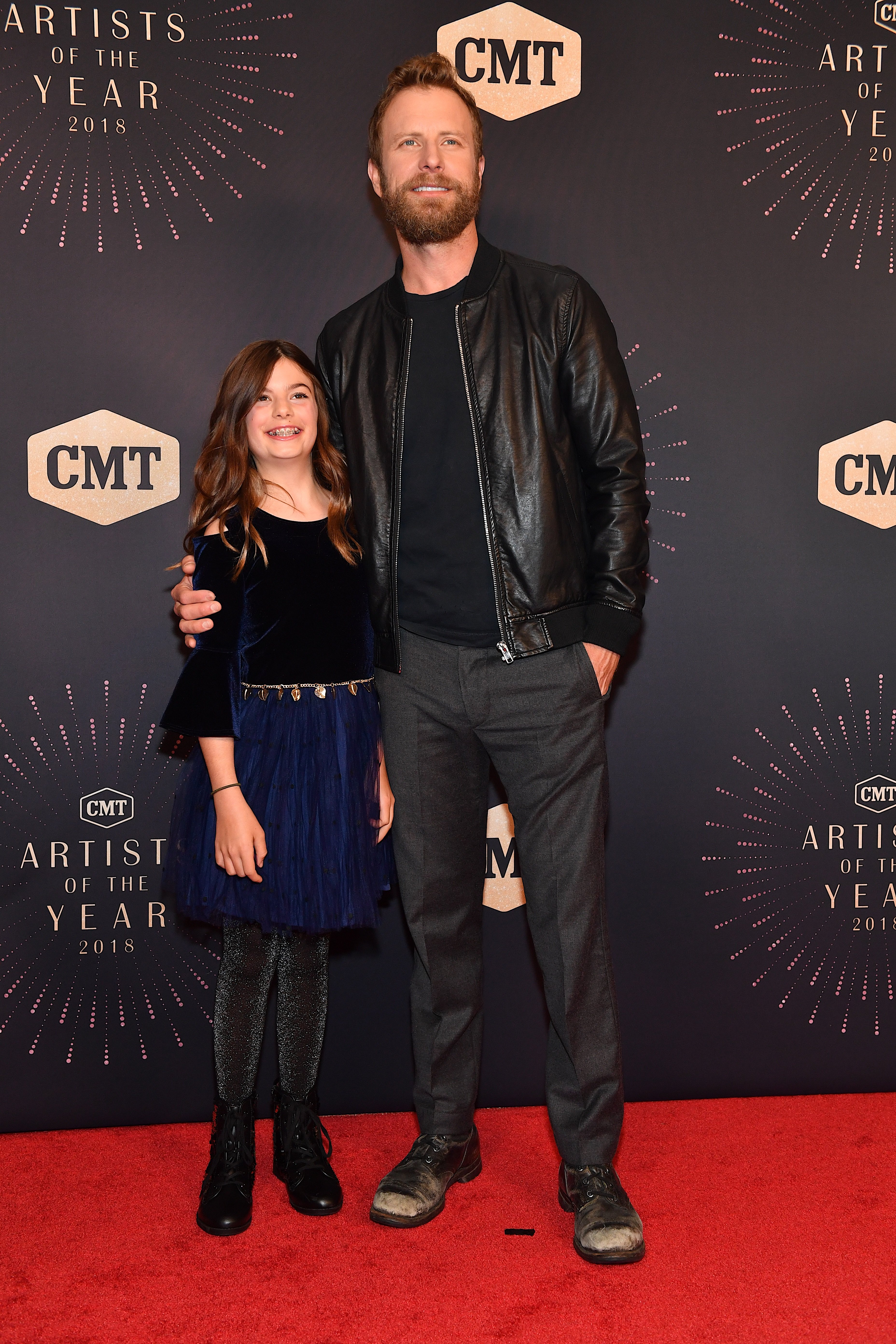 Dierks Bentley and his daughter arrive at the 2018 CMT Artists of the Year at Schermerhorn Symphony Center on October 17, 2018, in Nashville, Tennessee. | Source: Getty Images