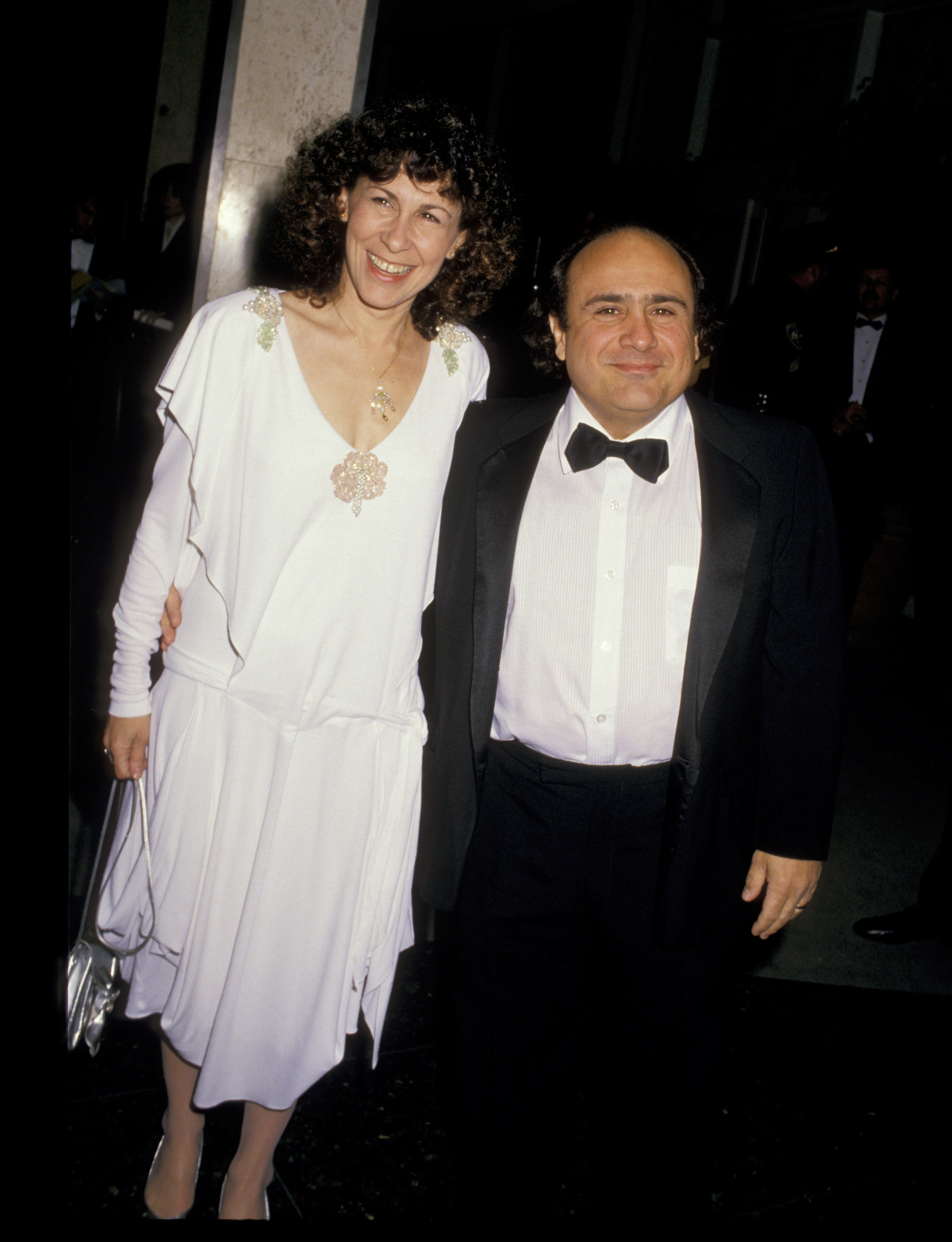 Rhea Perlman and Danny DeVito at the 45th Annual Golden Globe Awards at the Beverly Hilton on January 23, 1988 | Source: Getty Images