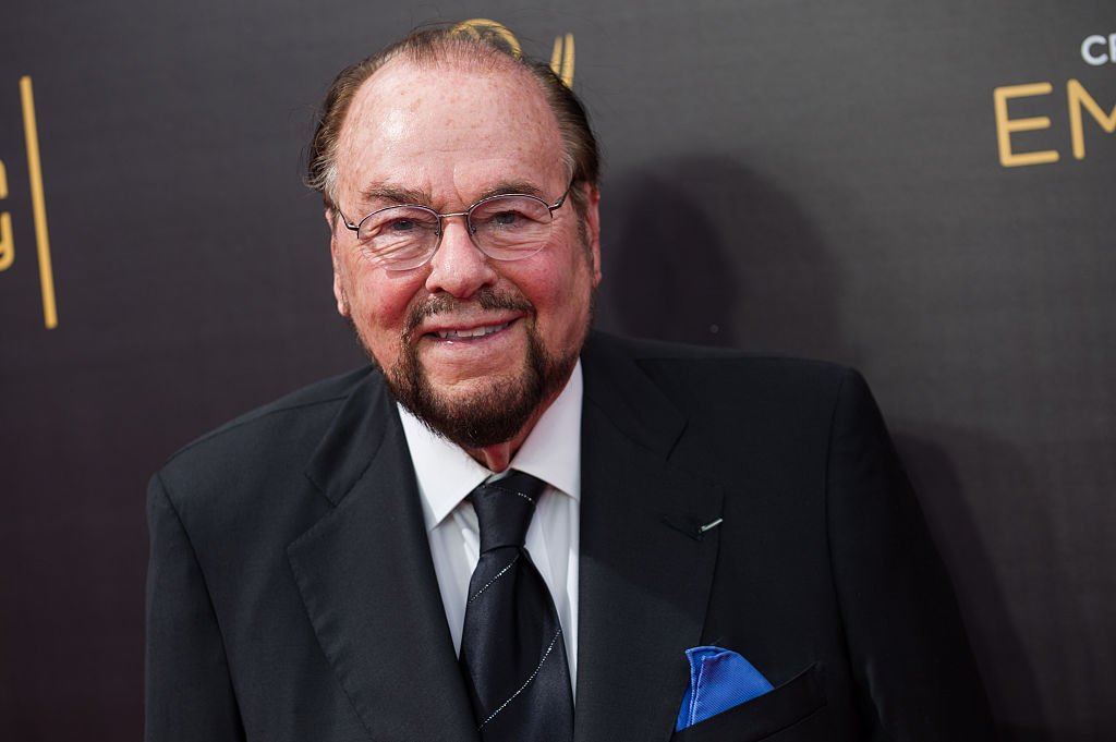 James Lipton arrive au Creative Arts Emmy Awards au Microsoft Theatre le 10 septembre 2016 à Los Angeles, Californie. | Photo : Getty Images James Lipton arrive au Creative Arts Emmy Awards au Microsoft Theatre le 10 septembre 2016 à Los Angeles, Californie. | Photo : Getty Images