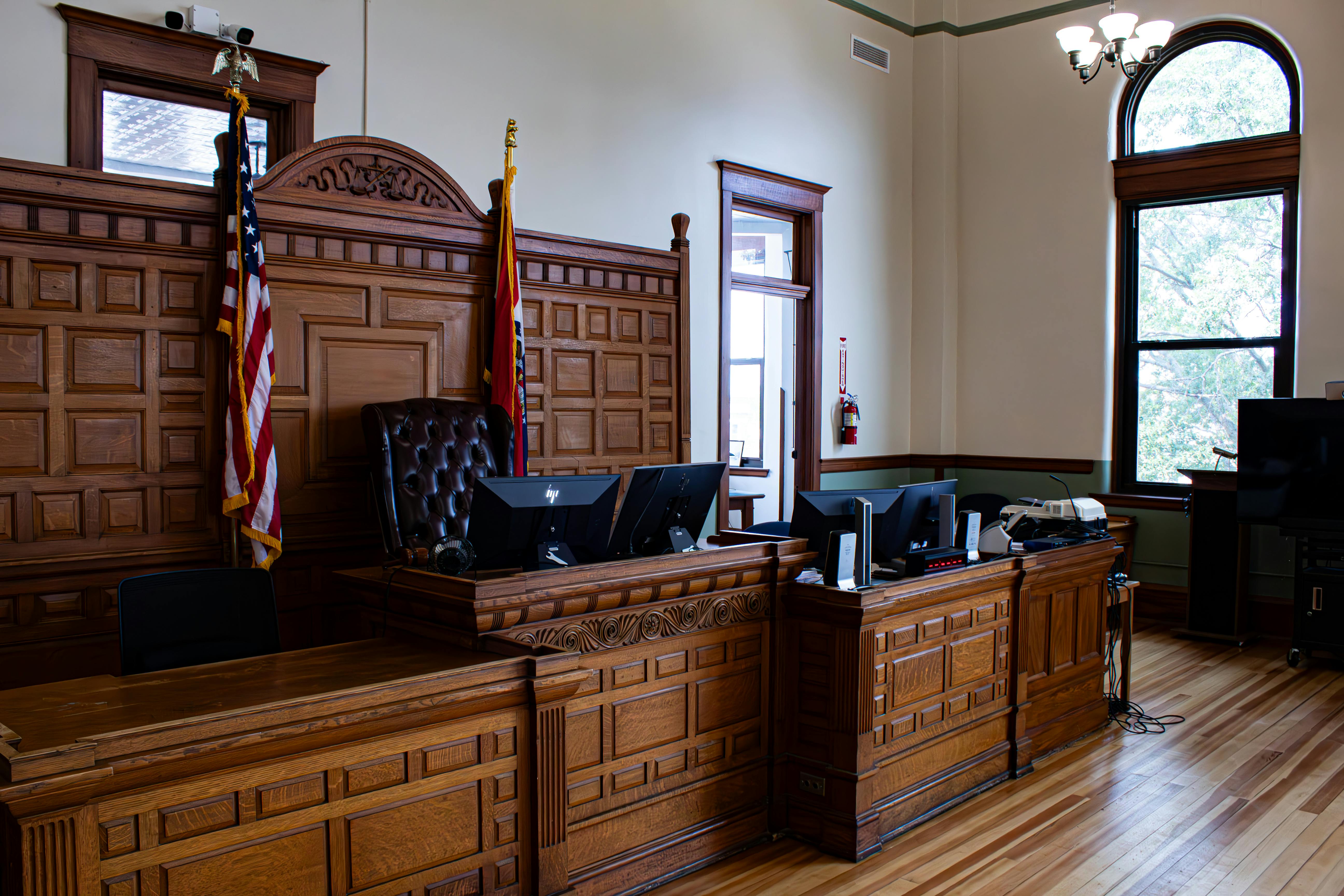 A courtroom with American flags | Source: Pexels