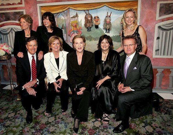 Julie Andrews, Charmain Carr, Debbie Turner, Kym Karath, Nicholas Hammond, Heather Menzies, Andrews, Angela Cartwright, and Duane Chase at The Tavern on the Green November 10, 2005 in New York City. | Photo: Getty Images